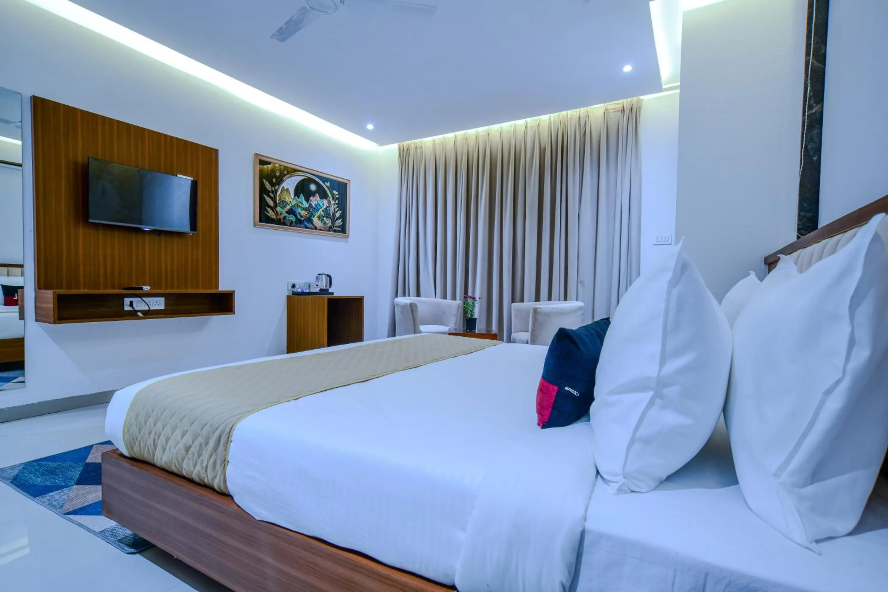 Bed in Aceotel Premier, Vijay Nagar