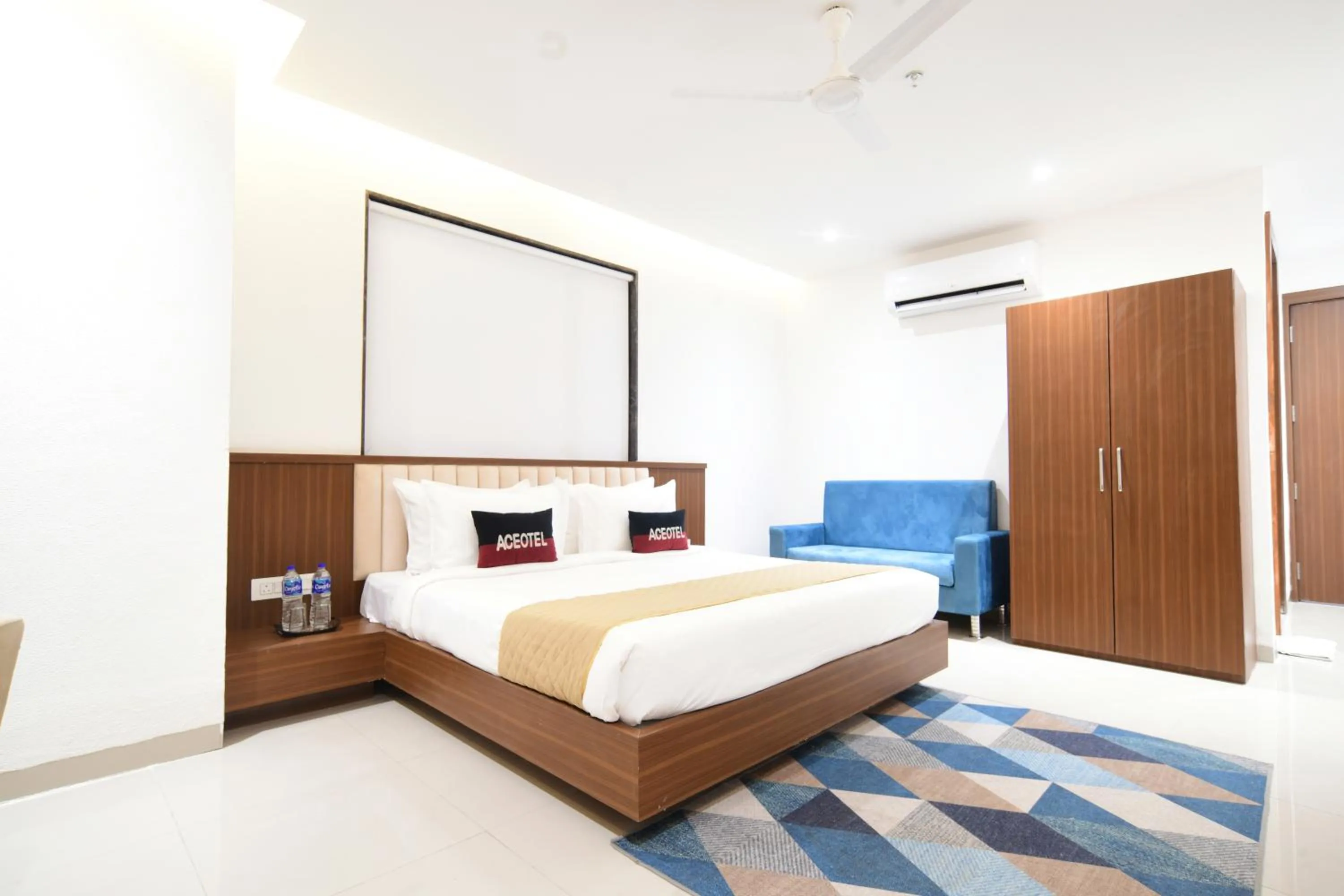 Bed in Aceotel Premier, Vijay Nagar