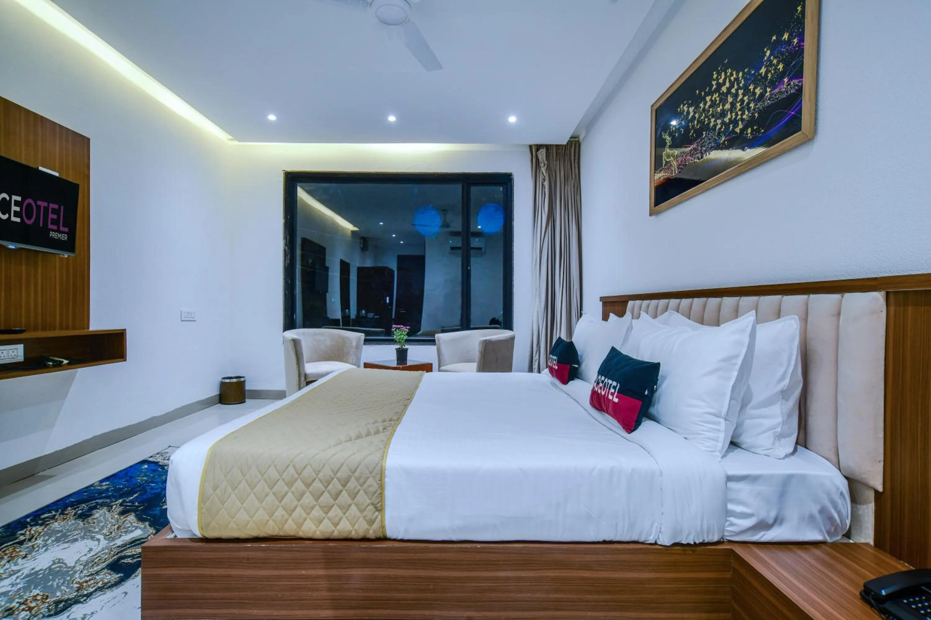 Bed in Aceotel Premier, Vijay Nagar