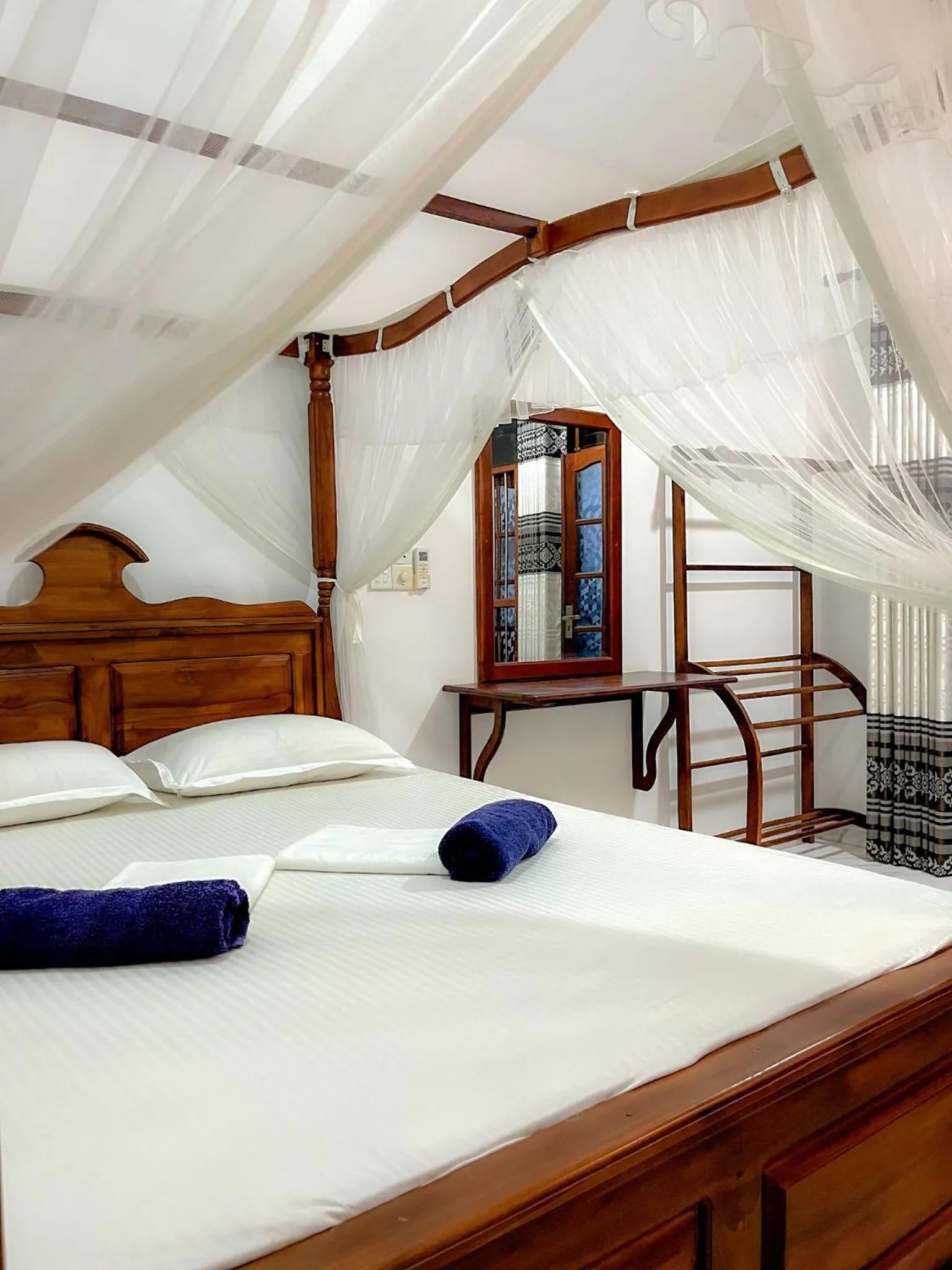 Standard Double Room with Fan in Mermaid Inn