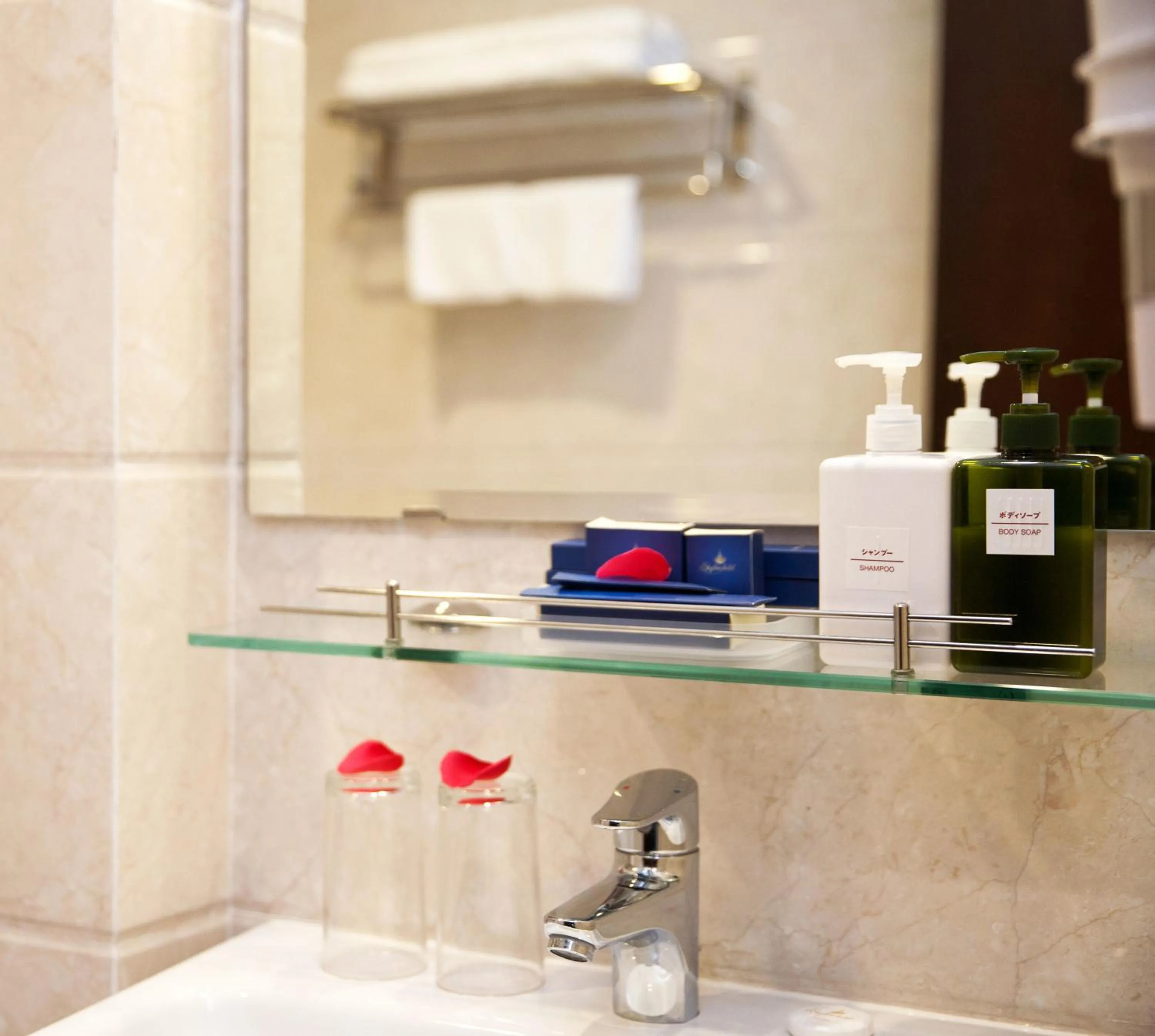 Toilet in Skyline Hanoi Hotel