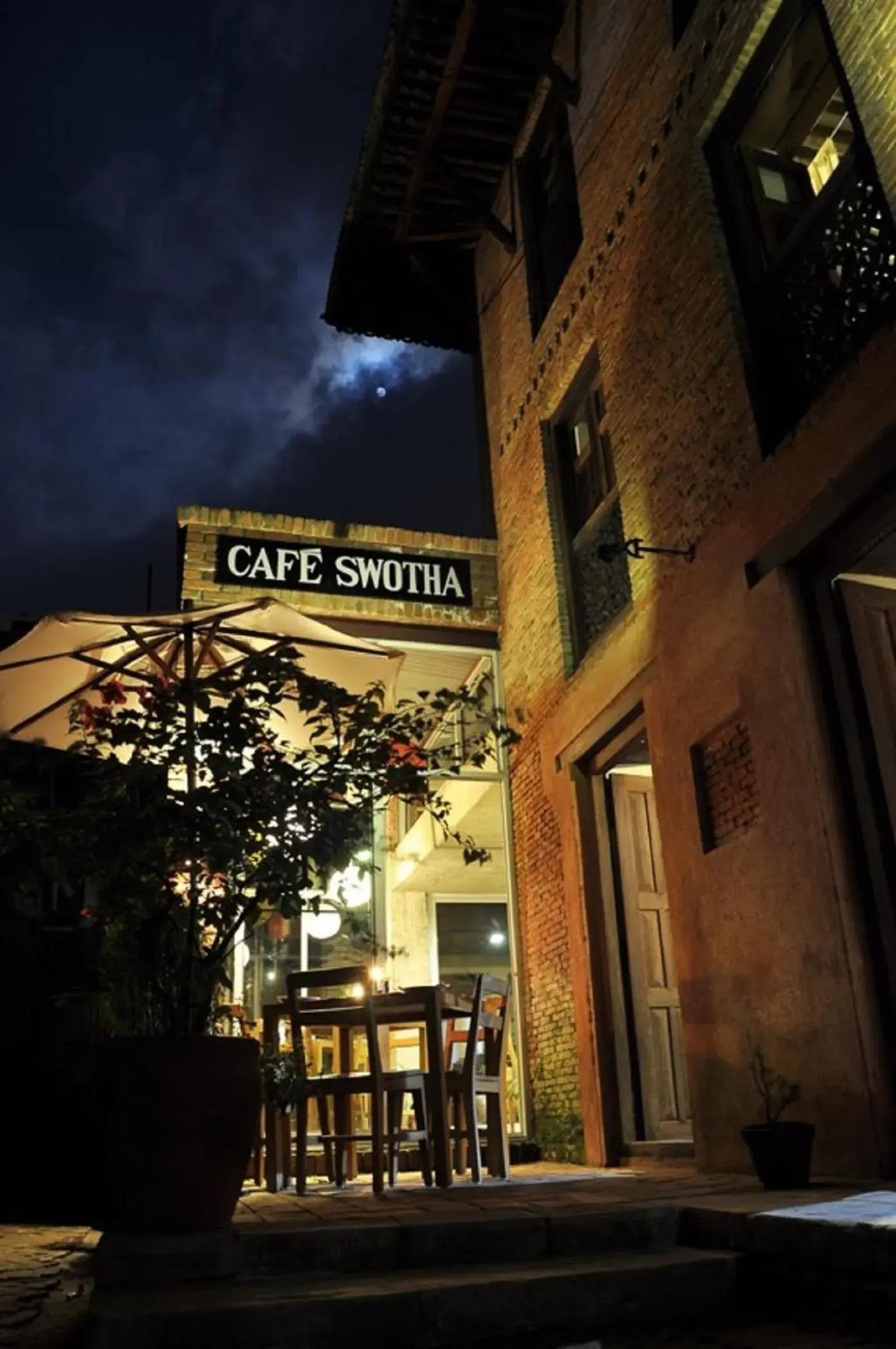 Restaurant/places to eat in Traditional Homes - Swotha Restaurant/places to eat in Traditional Homes - Swotha