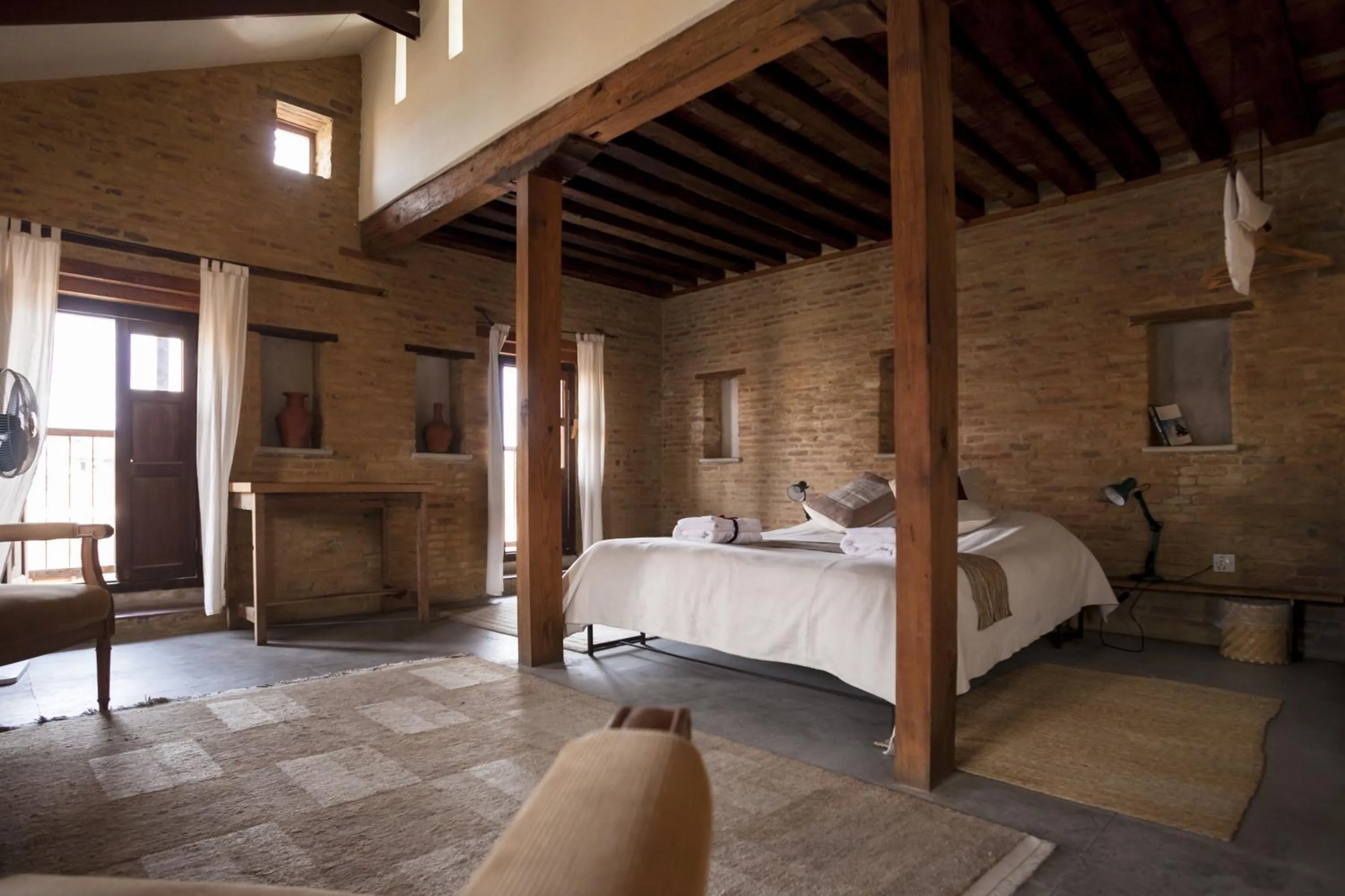 Photo of the whole room, Bed in Traditional Homes - Swotha