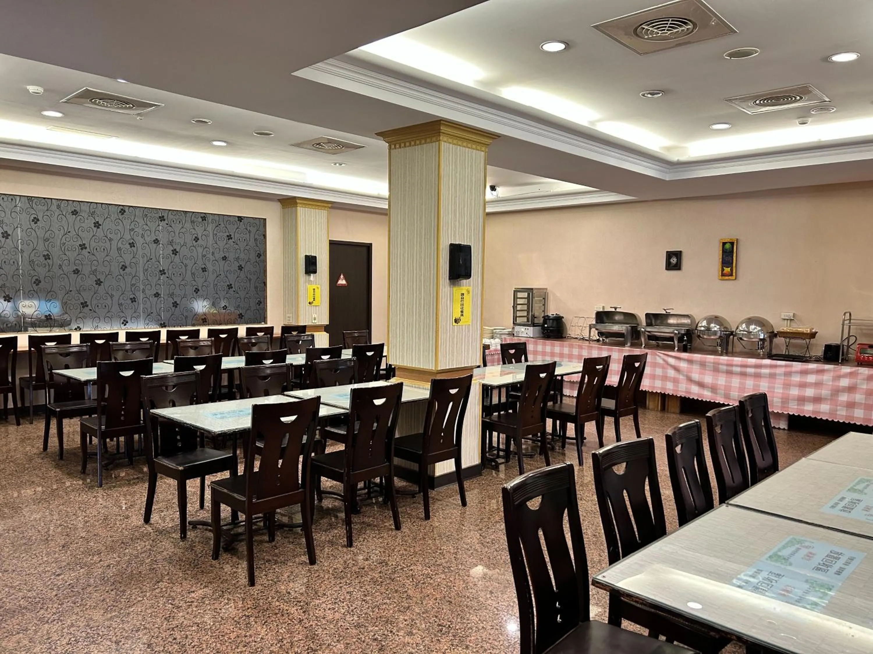 Restaurant/places to eat in Home Full Hotel