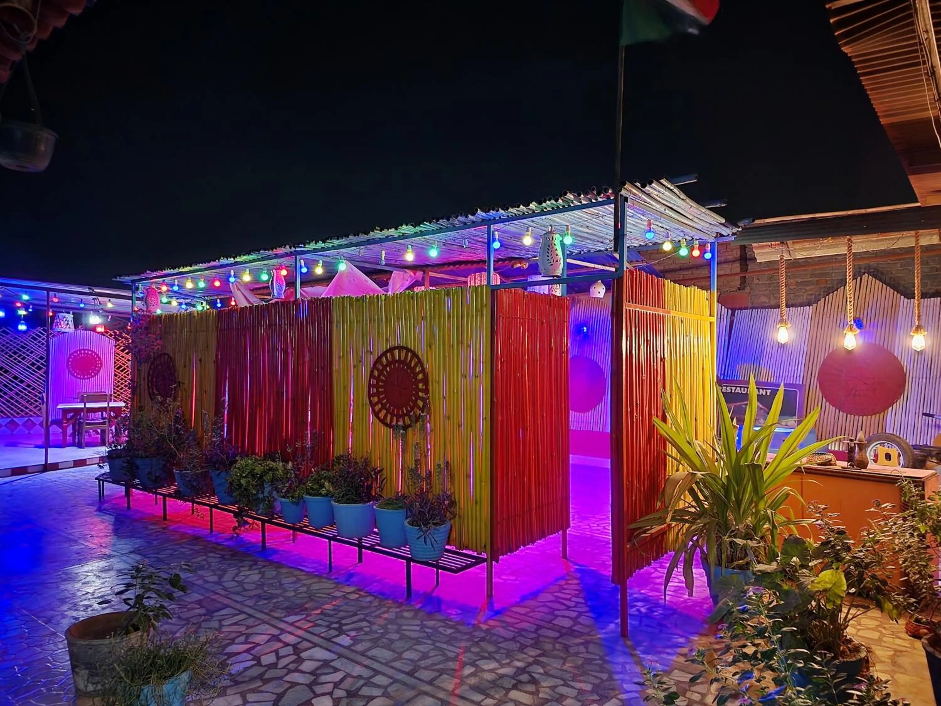 Restaurant/places to eat in Govind Hotel