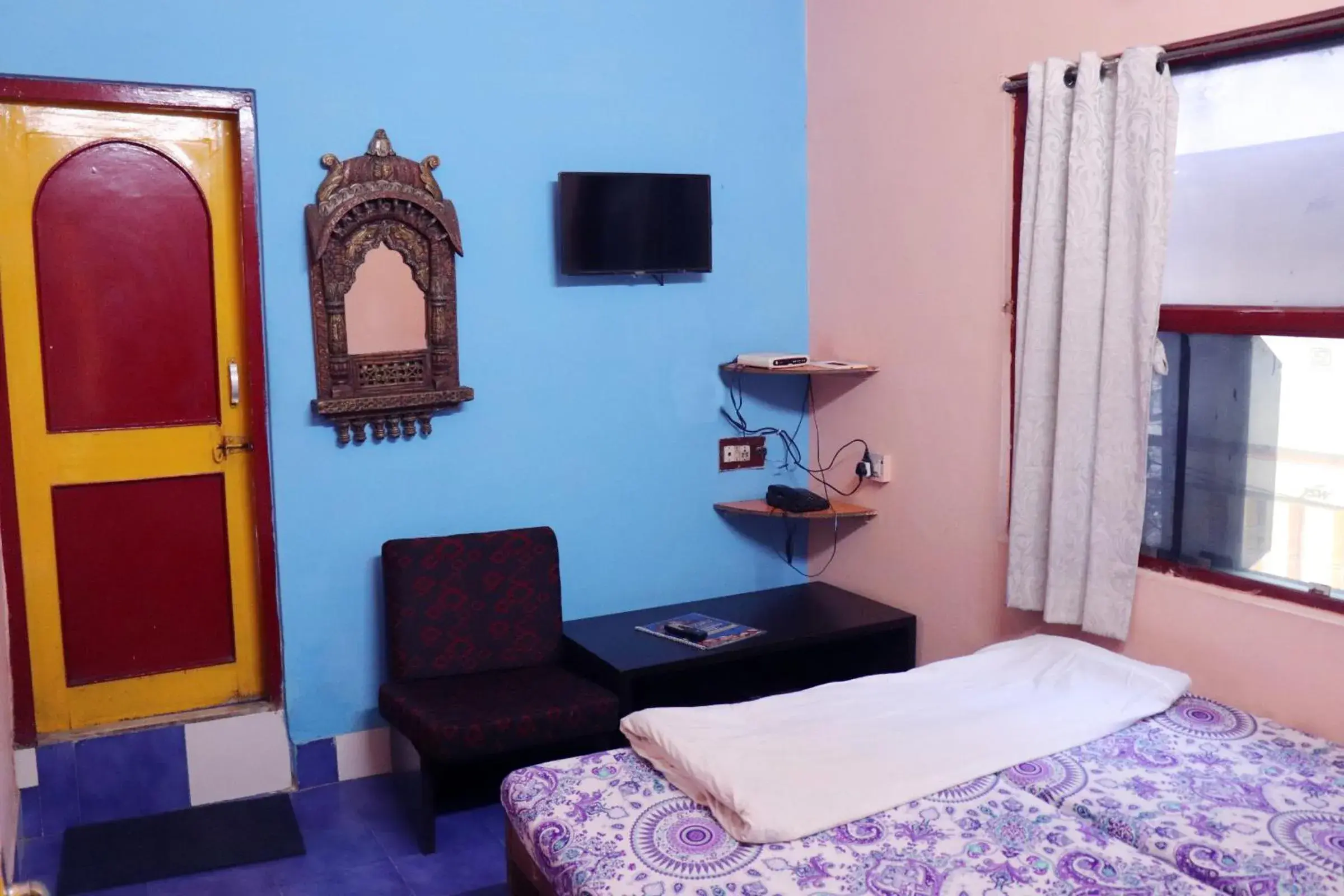 Budget Double Room in Govind Hotel Budget Double Room in Govind Hotel