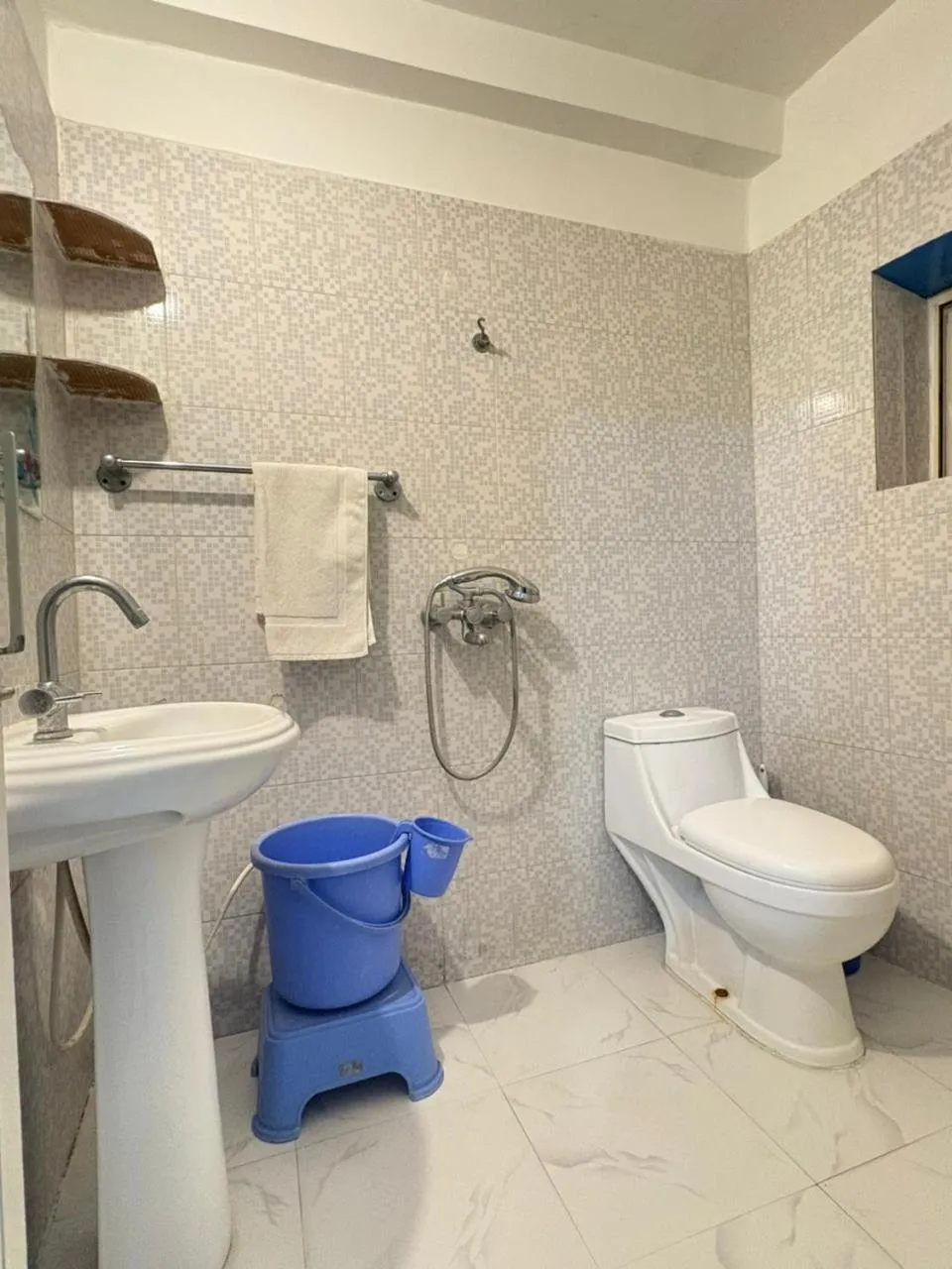 Shower in Tara Guest House