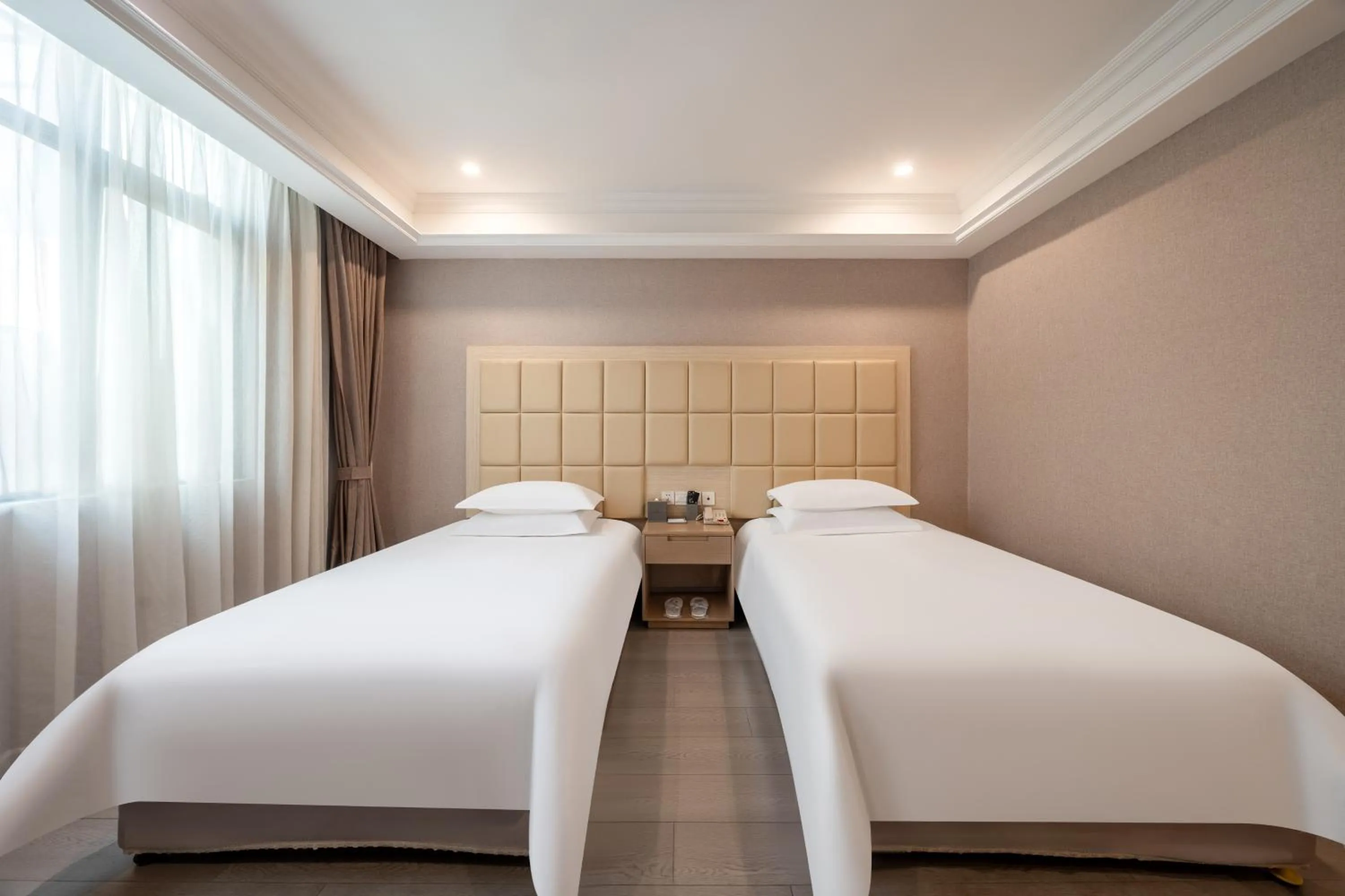 Bed in Rezen Select Shanghai International Resort