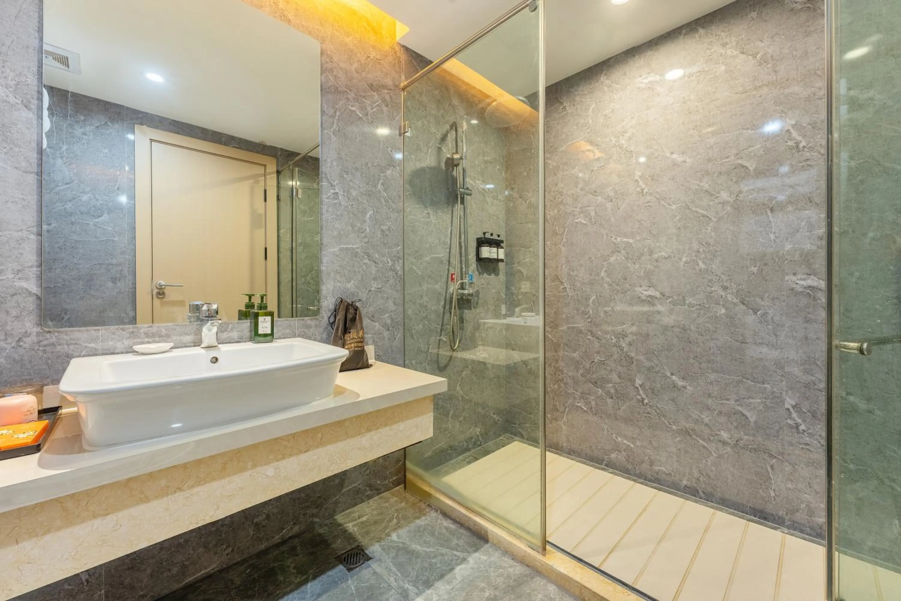 Hot Tub in Rezen Select Shanghai International Resort