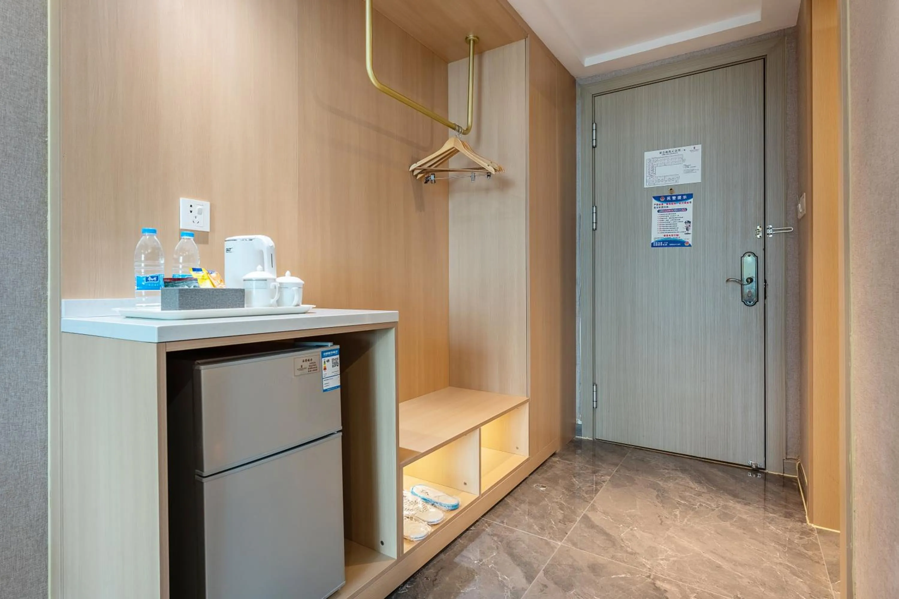 wardrobe in Rezen Select Shanghai International Resort