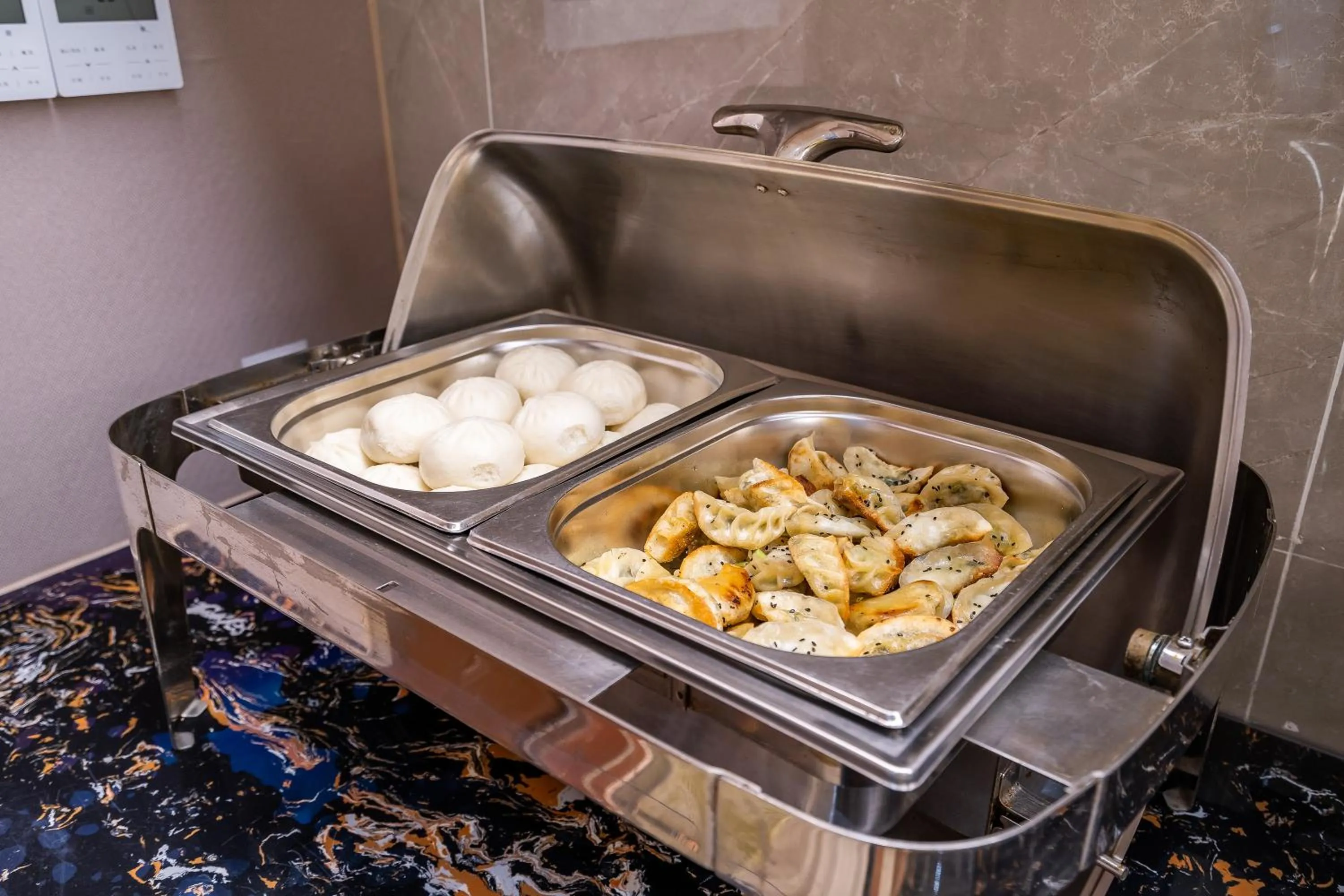 Restaurant/places to eat in Rezen Select Shanghai International Resort