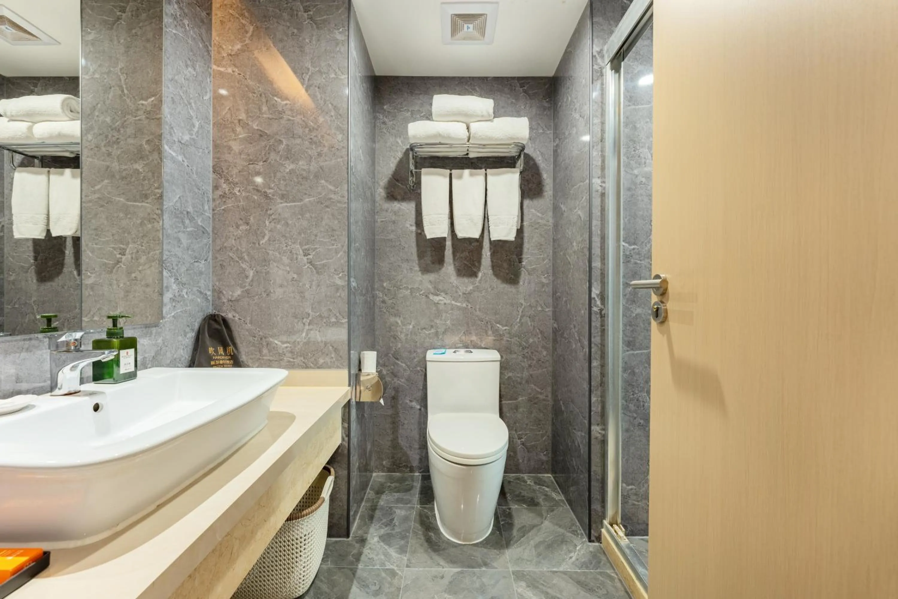 Hot Tub in Rezen Select Shanghai International Resort