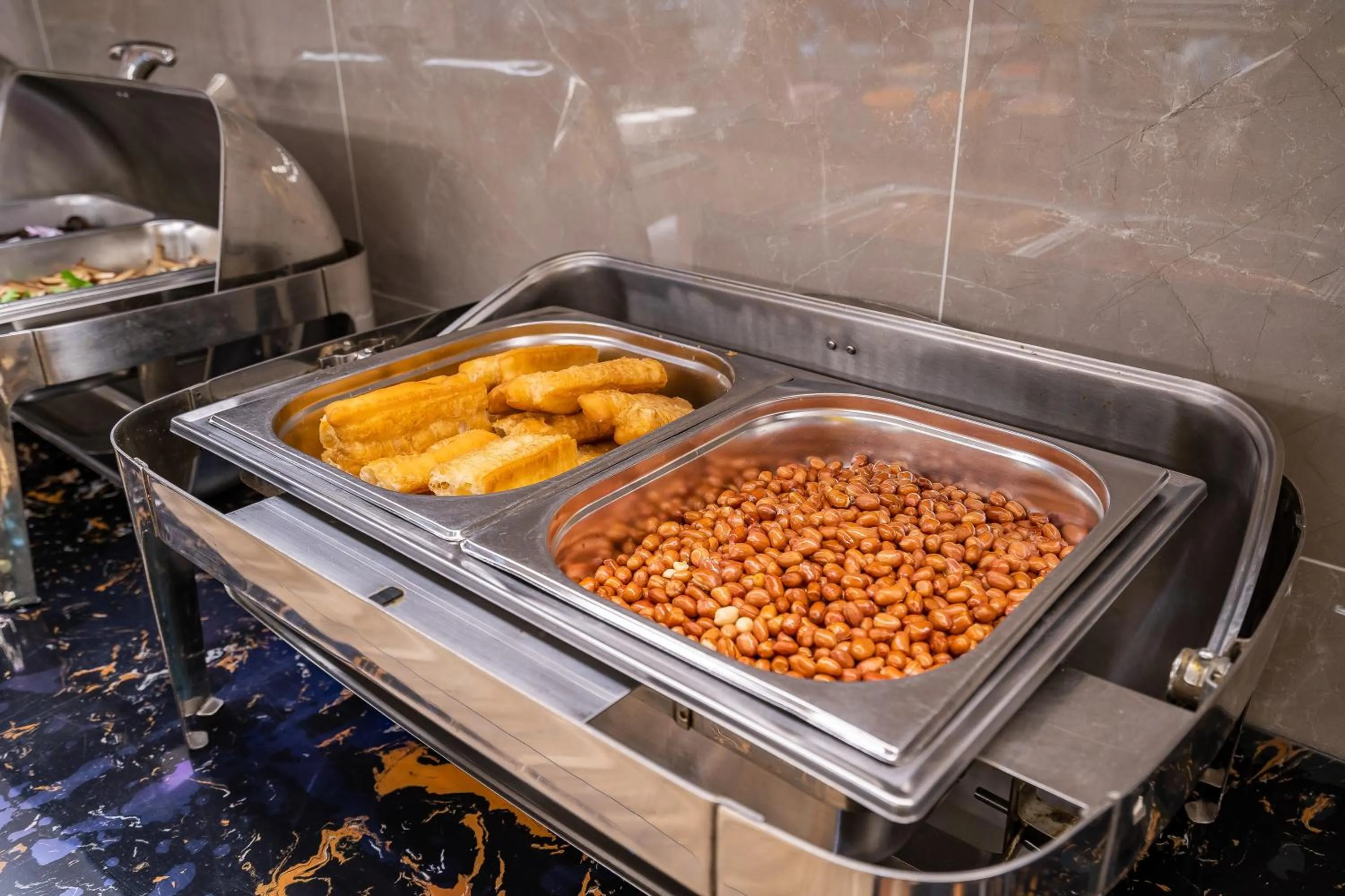 Buffet breakfast in Rezen Select Shanghai International Resort