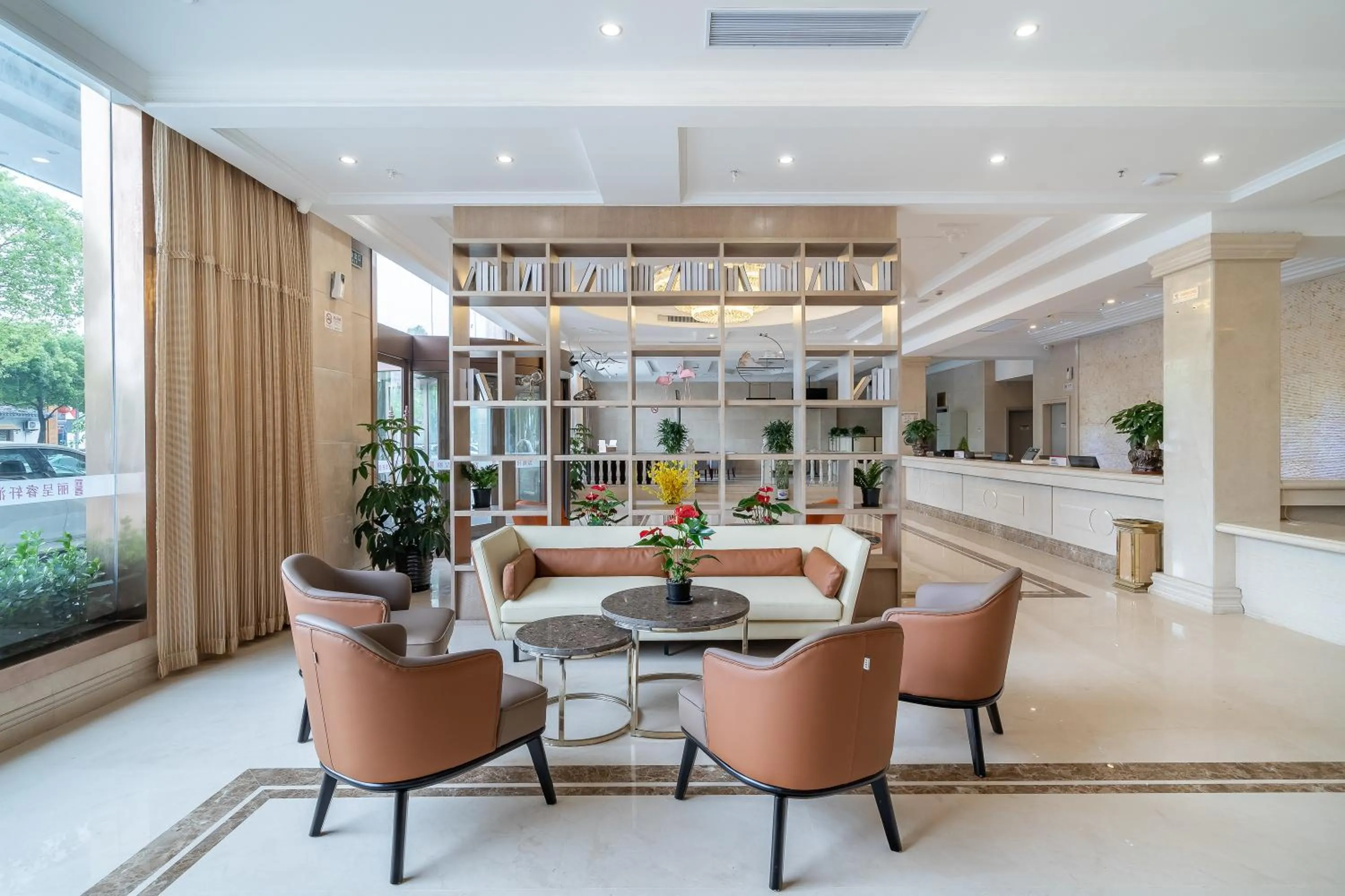 Communal lounge/ TV room in Rezen Select Shanghai International Resort