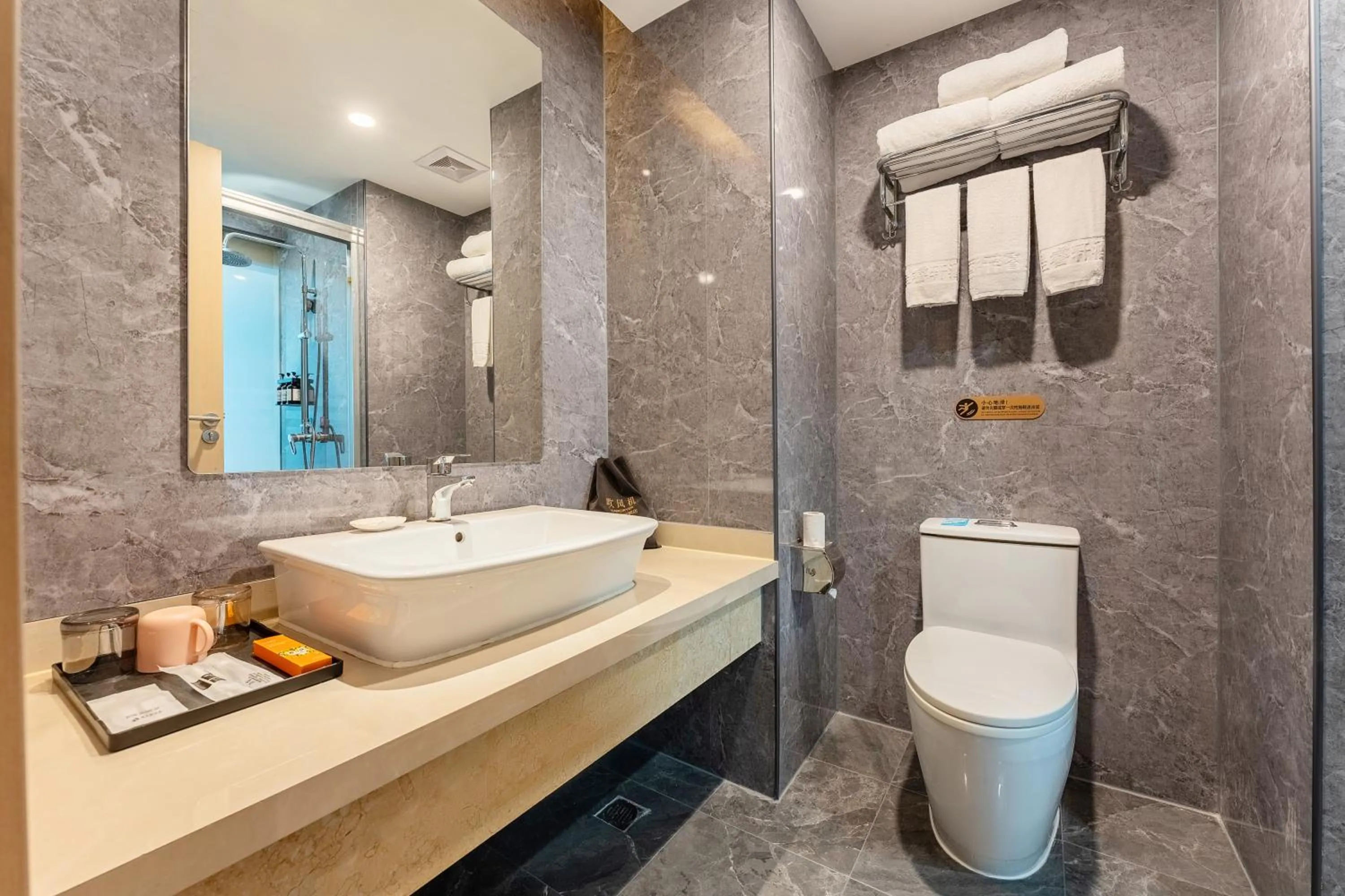 Hot Tub in Rezen Select Shanghai International Resort