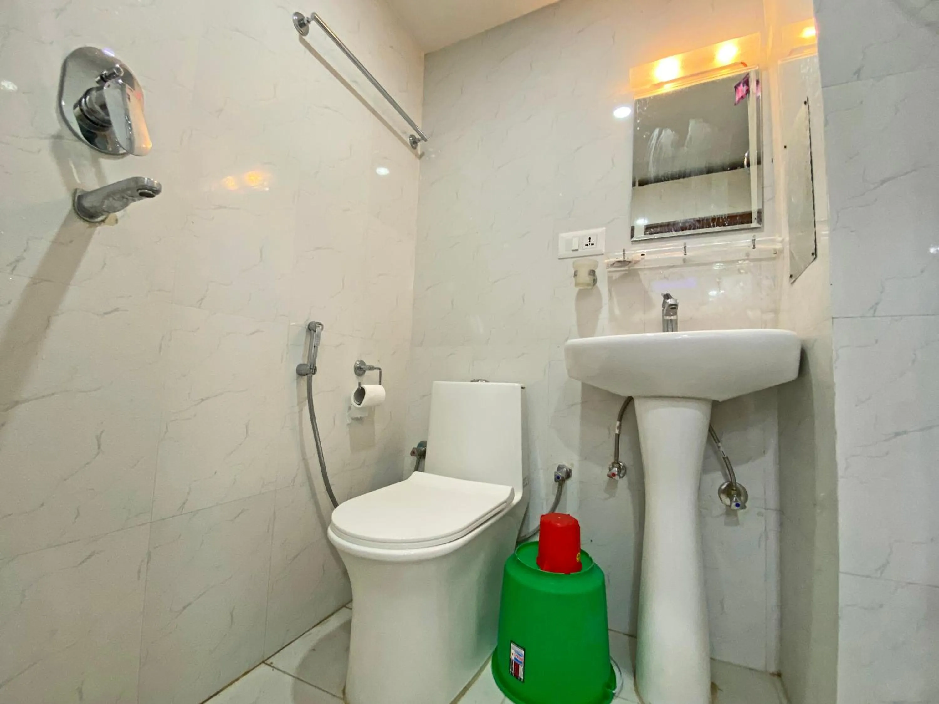 Shower in Hotel Aaradhya