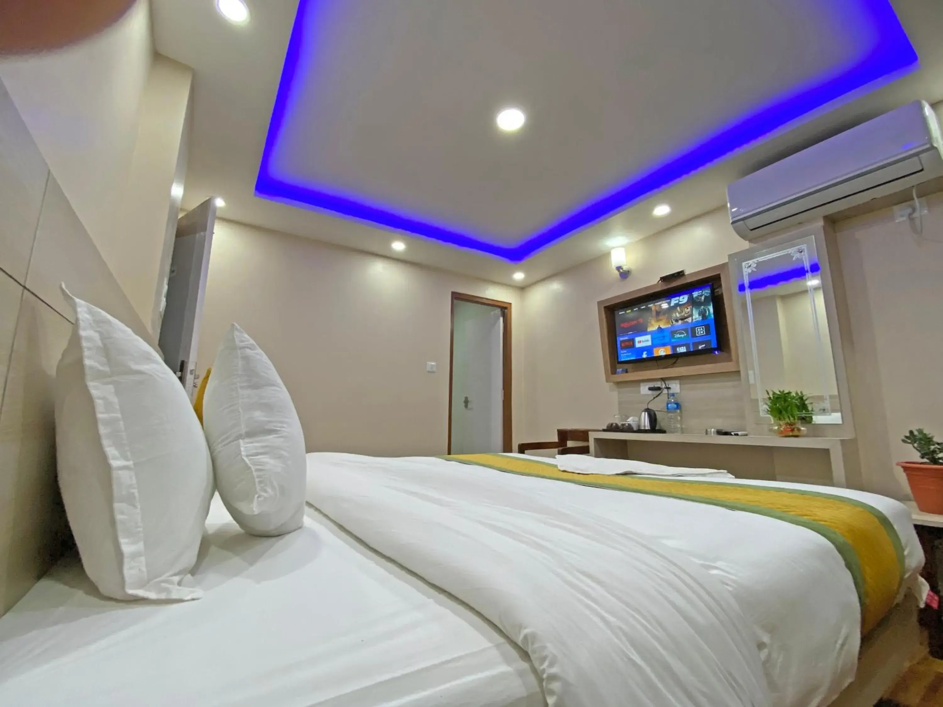 Deluxe Quadruple Room in Hotel Aaradhya Deluxe Quadruple Room in Hotel Aaradhya