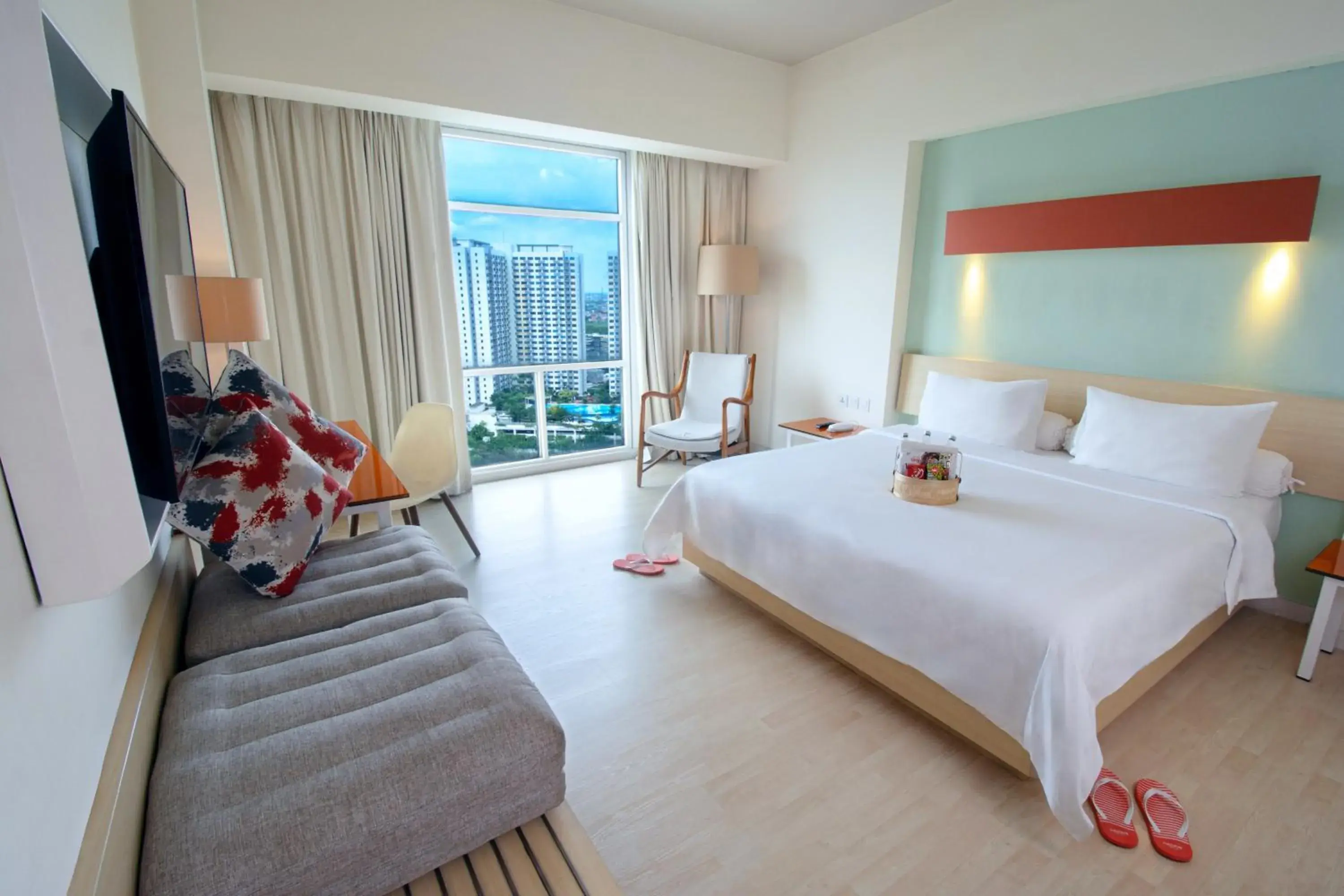 Photo of the whole room, Bed in HARRIS Hotel & Conventions Bekasi Photo of the whole room, Bed in HARRIS Hotel & Conventions Bekasi