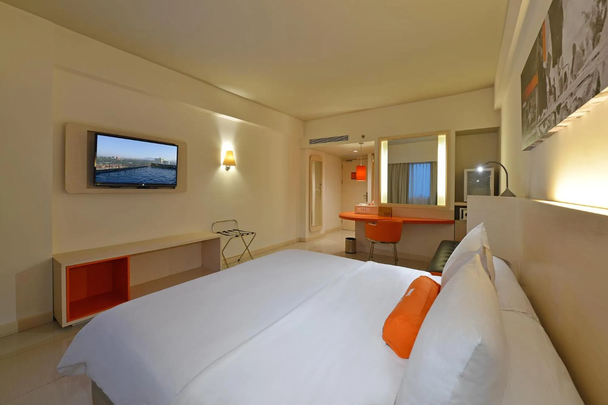 Bedroom, Bed in HARRIS Hotel & Conventions Ciumbuleuit Bandung