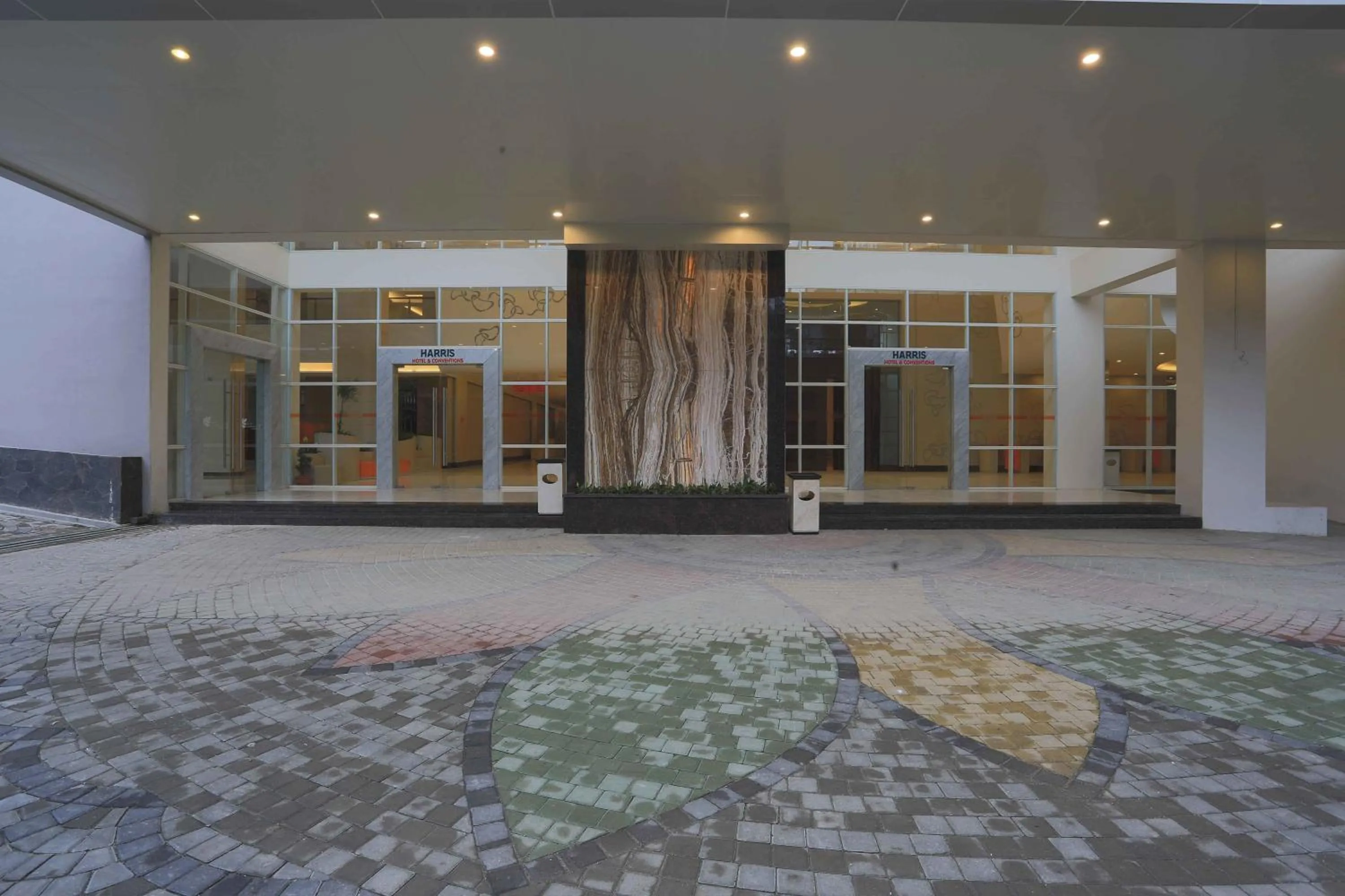 Facade/entrance in HARRIS Hotel & Conventions Ciumbuleuit Bandung