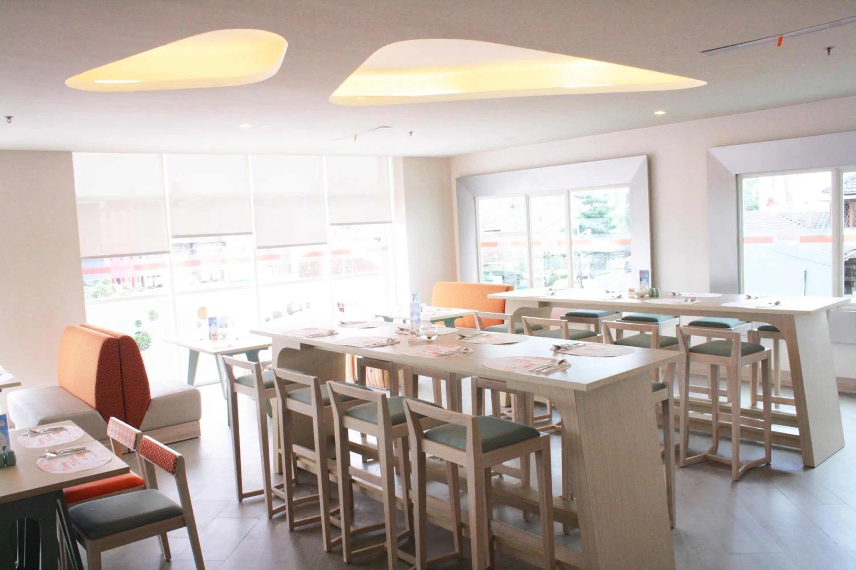 Restaurant/places to eat in HARRIS Hotel & Conventions Ciumbuleuit Bandung