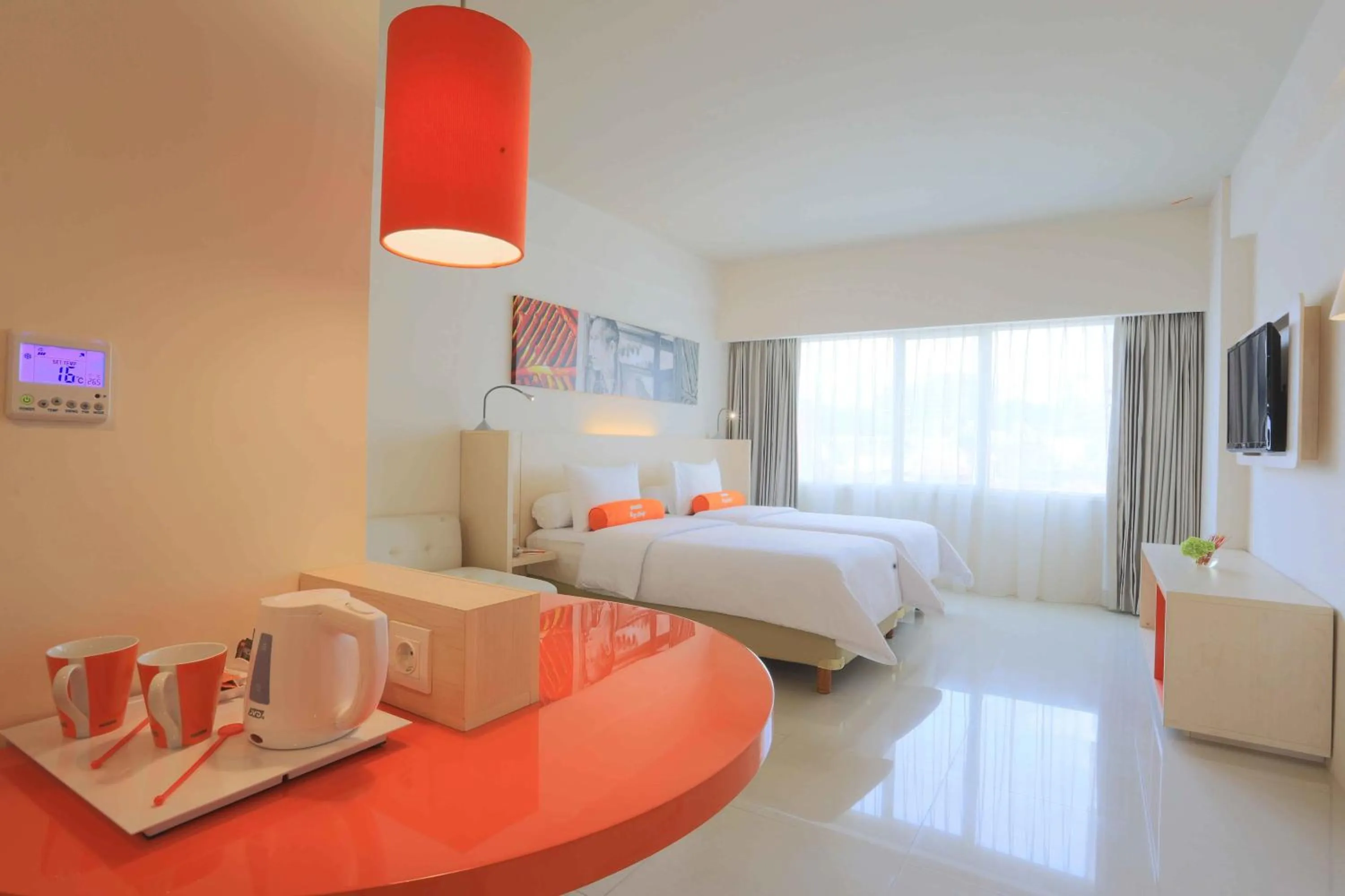Bedroom, Bed in HARRIS Hotel & Conventions Ciumbuleuit Bandung
