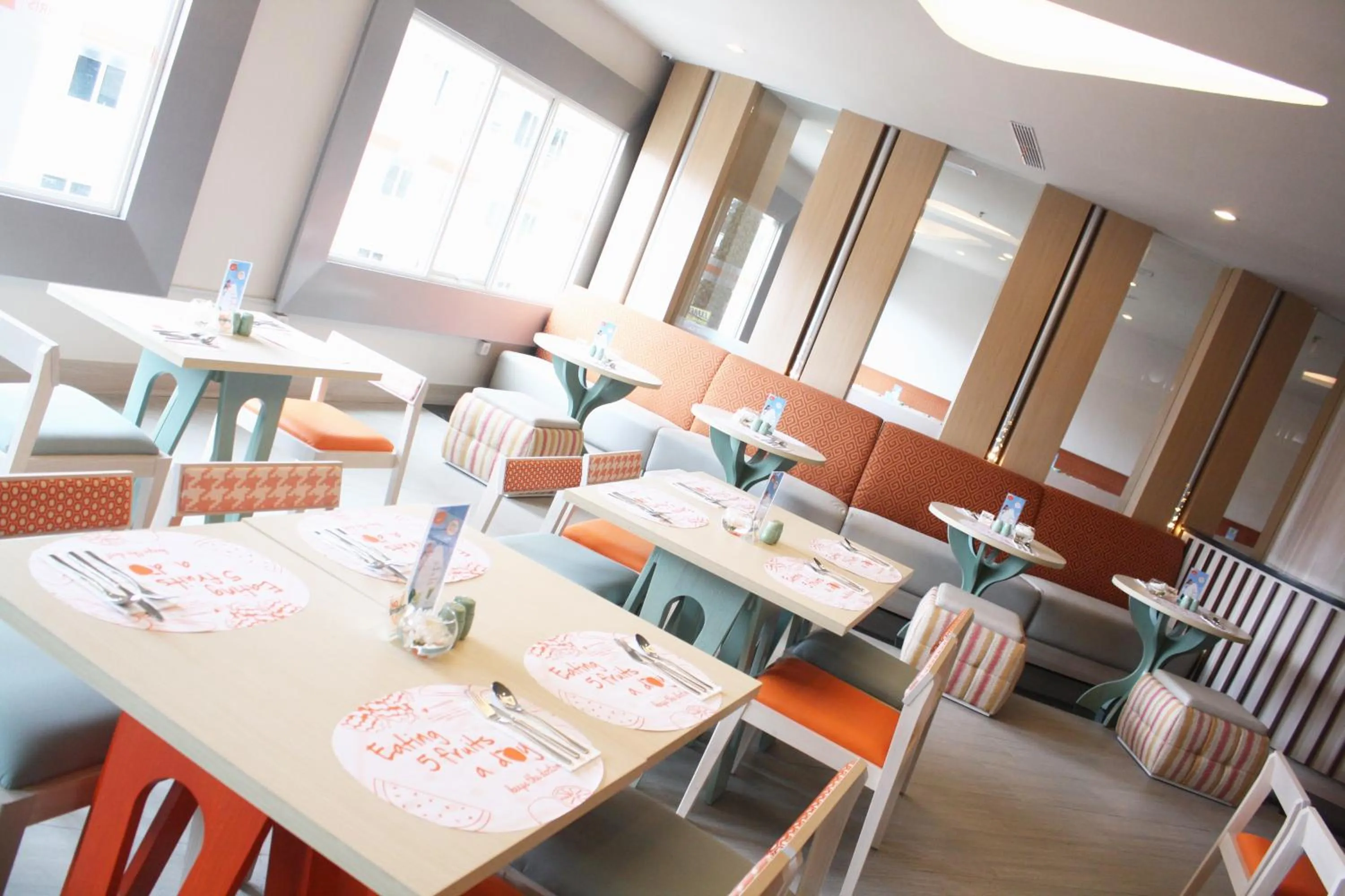 Restaurant/places to eat in HARRIS Hotel & Conventions Ciumbuleuit Bandung