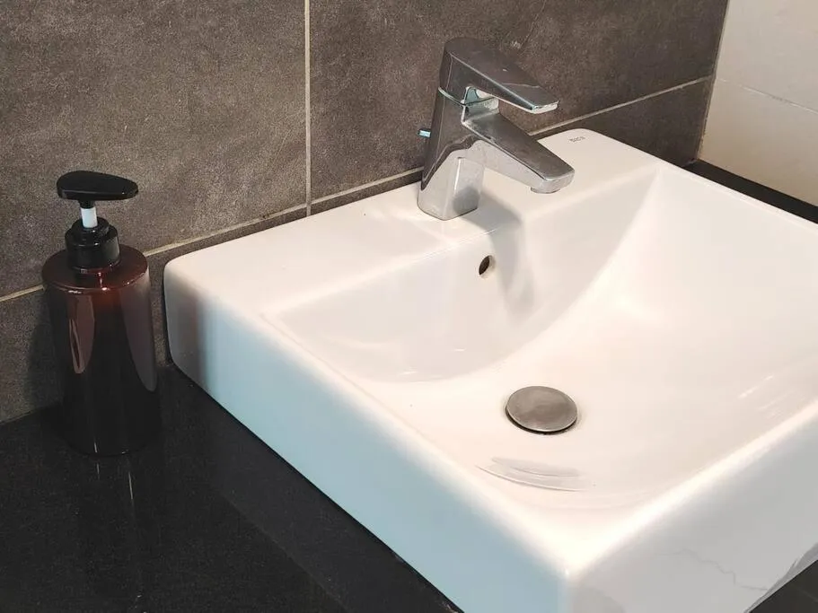 Almas Studio Couple Netflix 100Mbps BySTAY