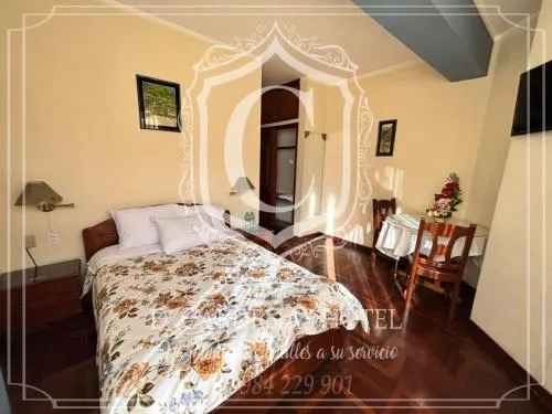 Standard Queen Room in D'Cardenas Hotel