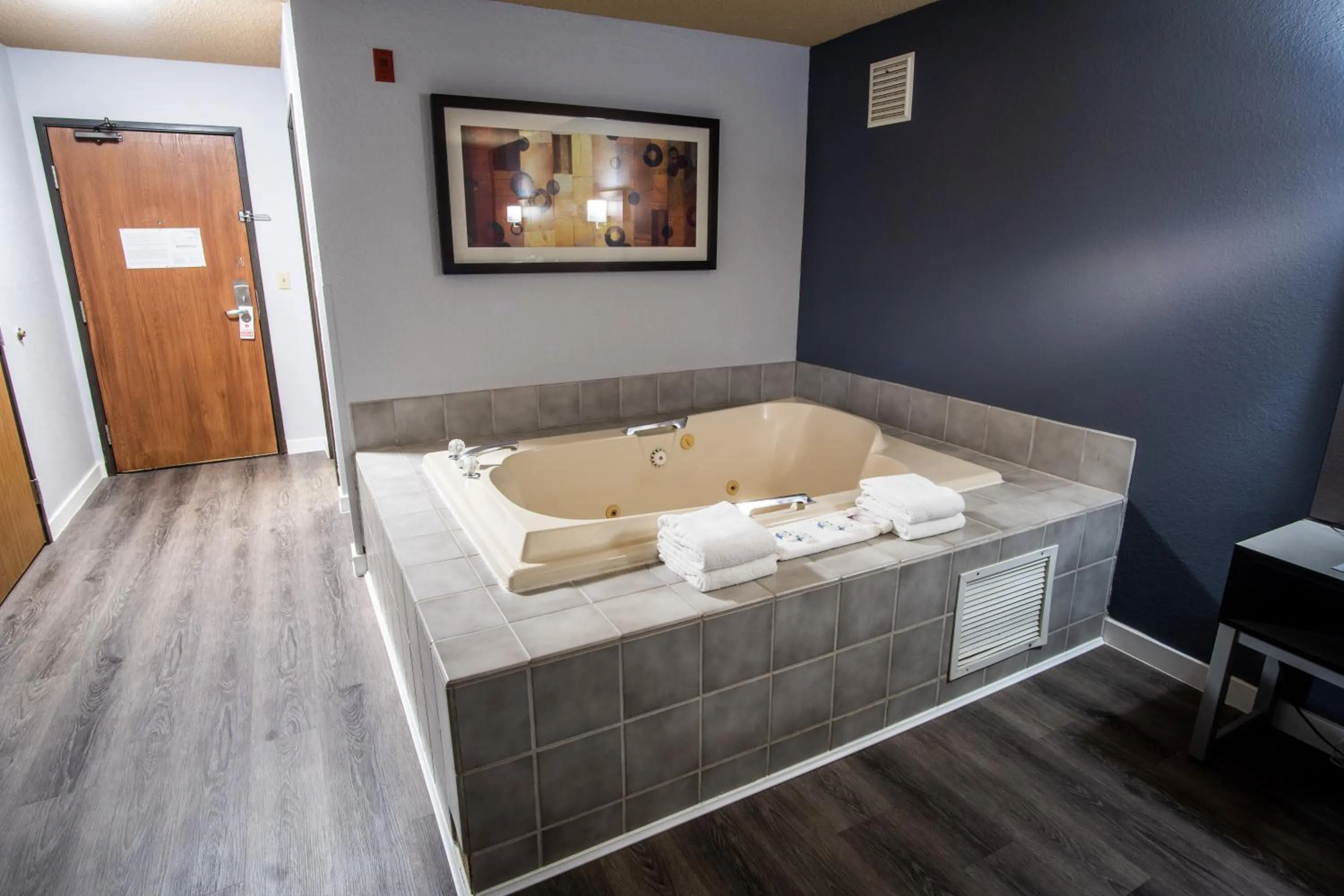 Hot Tub in Coratel Inn and Suites By Jasper Eagan ST Paul Airport & Mall of America