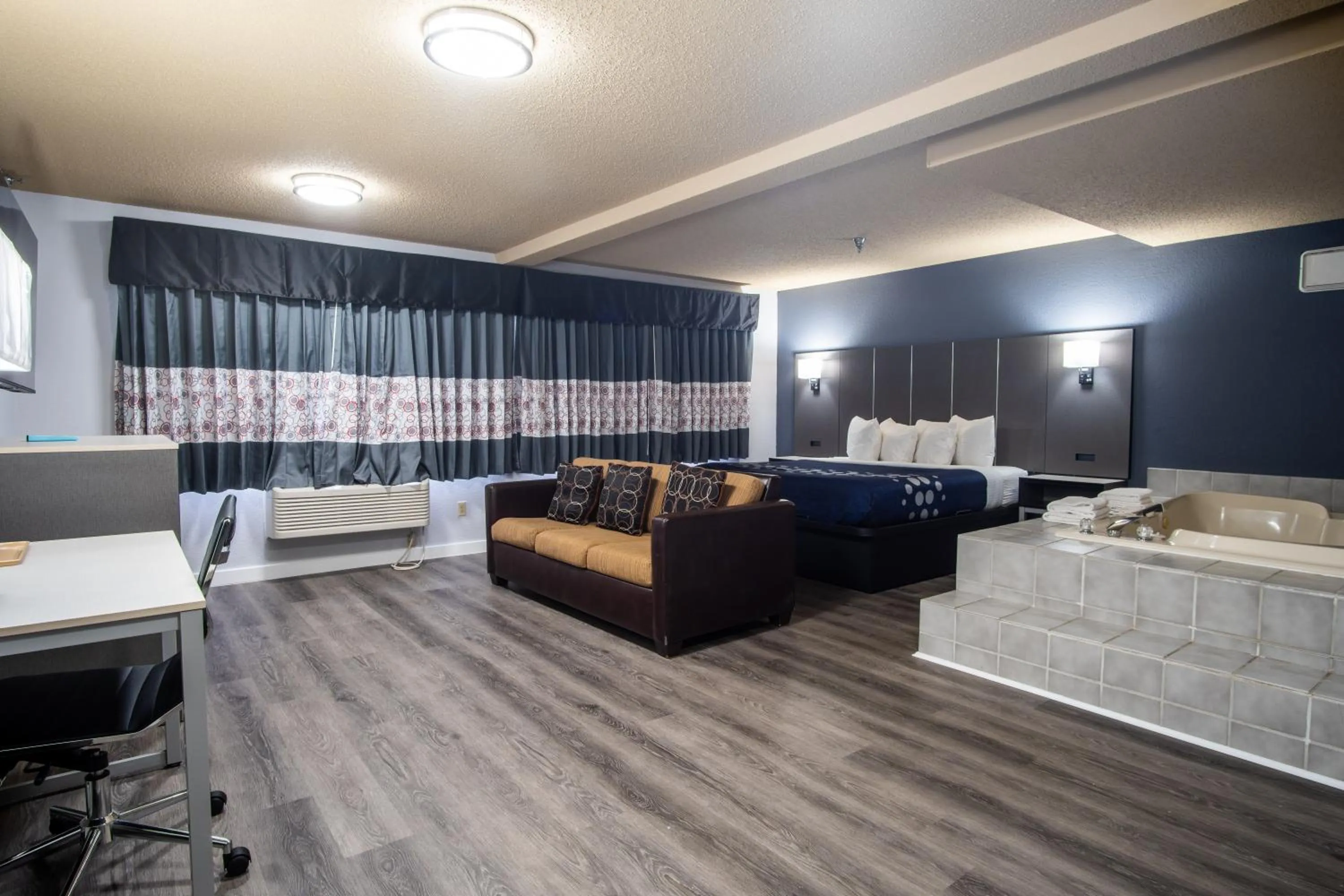 Bedroom in Coratel Inn and Suites By Jasper Eagan ST Paul Airport & Mall of America