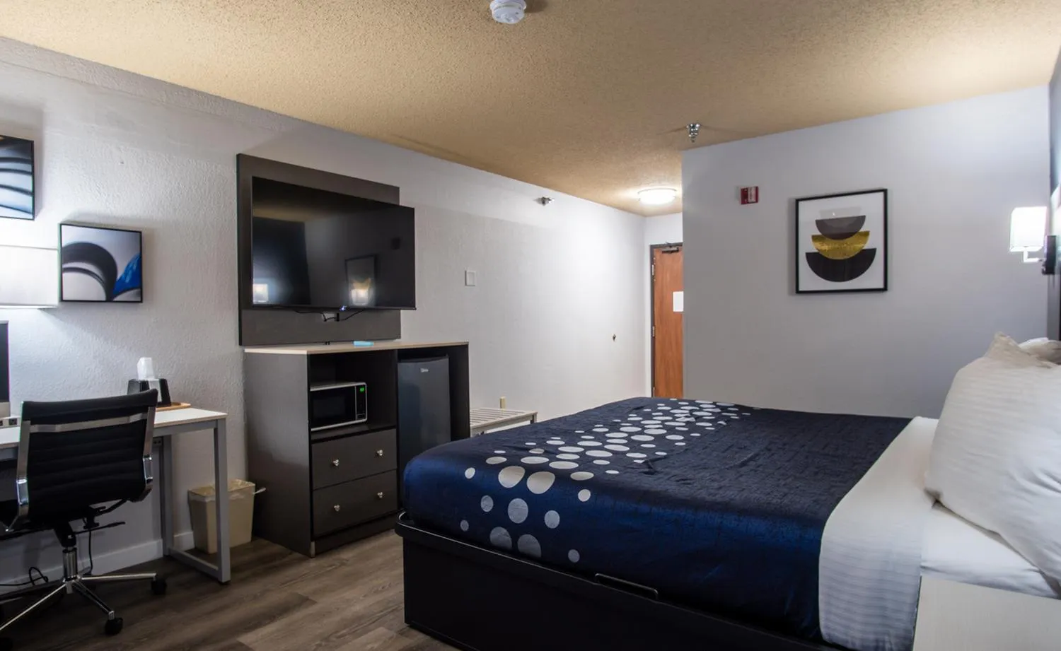 Bed in Coratel Inn and Suites By Jasper Eagan ST Paul Airport & Mall of America