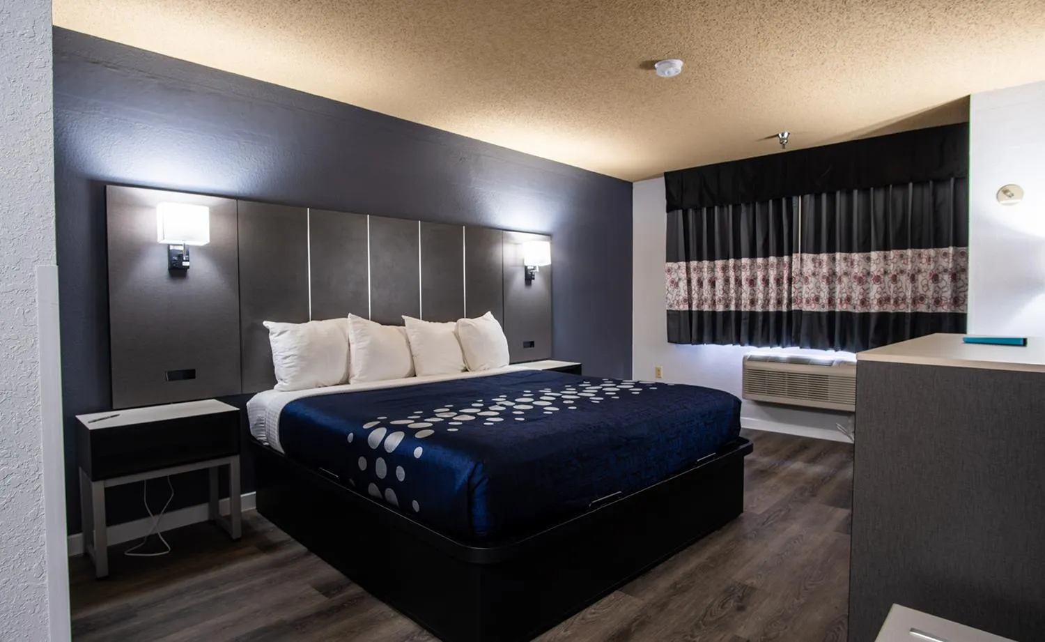 Bed in Coratel Inn and Suites By Jasper Eagan ST Paul Airport & Mall of America