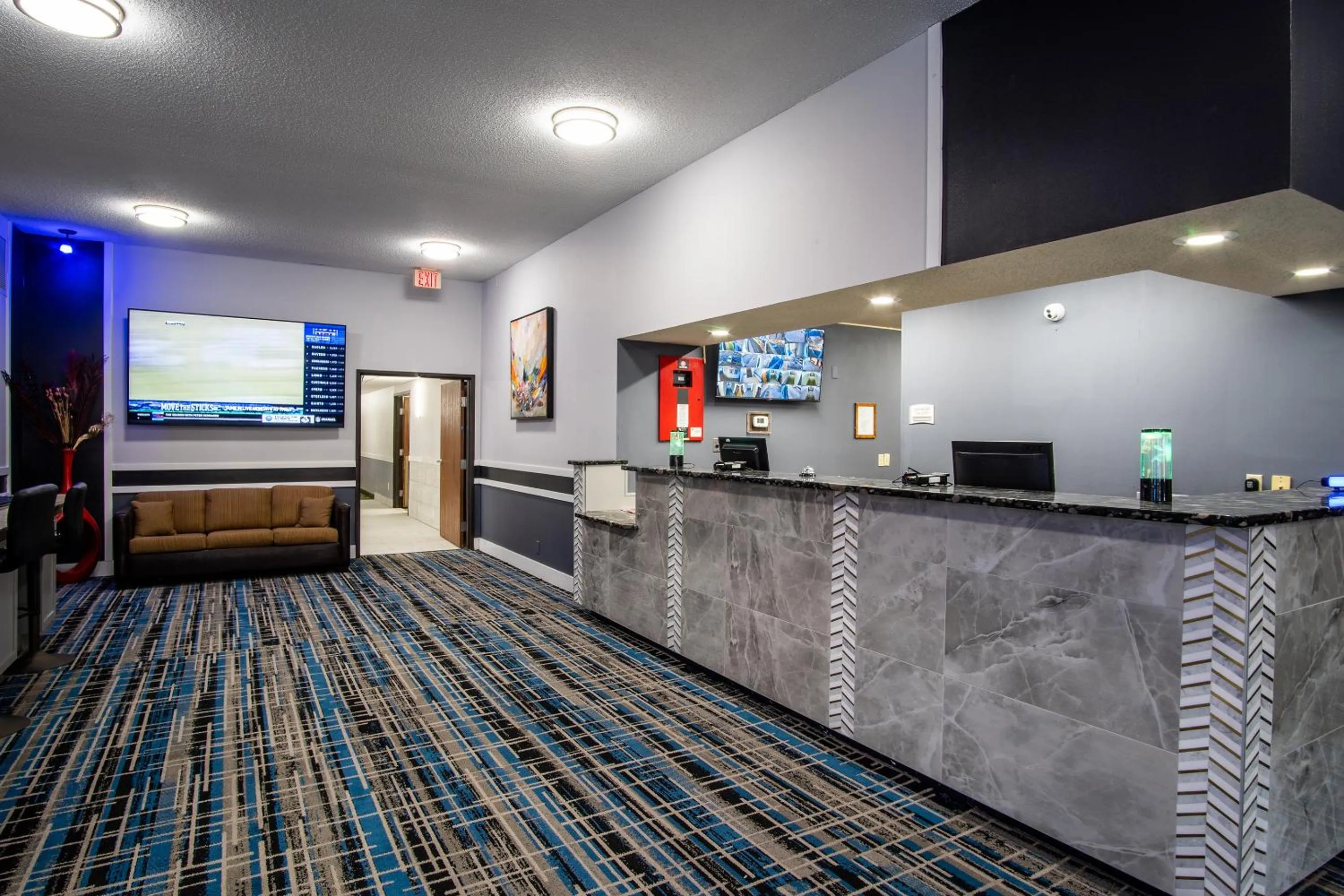 Lobby or reception in Coratel Inn and Suites By Jasper Eagan ST Paul Airport & Mall of America