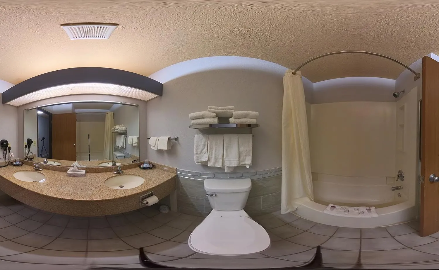 Bathroom in Coratel Inn and Suites By Jasper Eagan ST Paul Airport & Mall of America