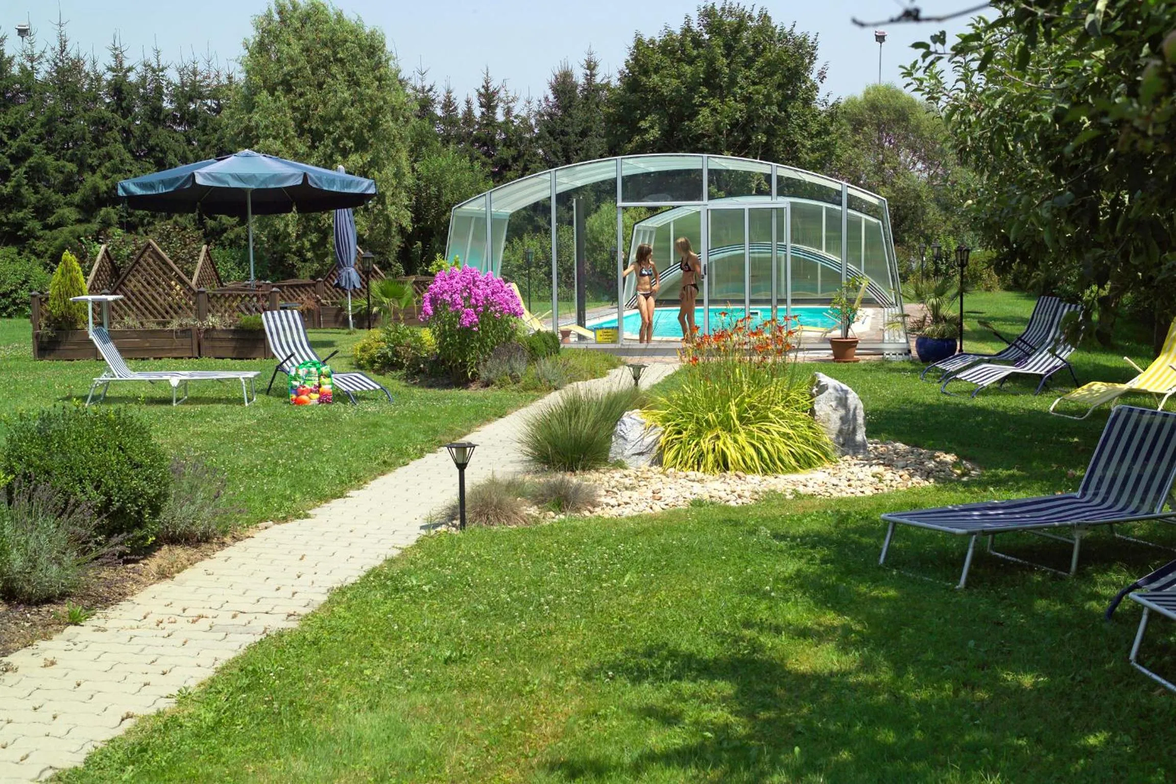 Swimming pool in Hotel Garni Thermenoase