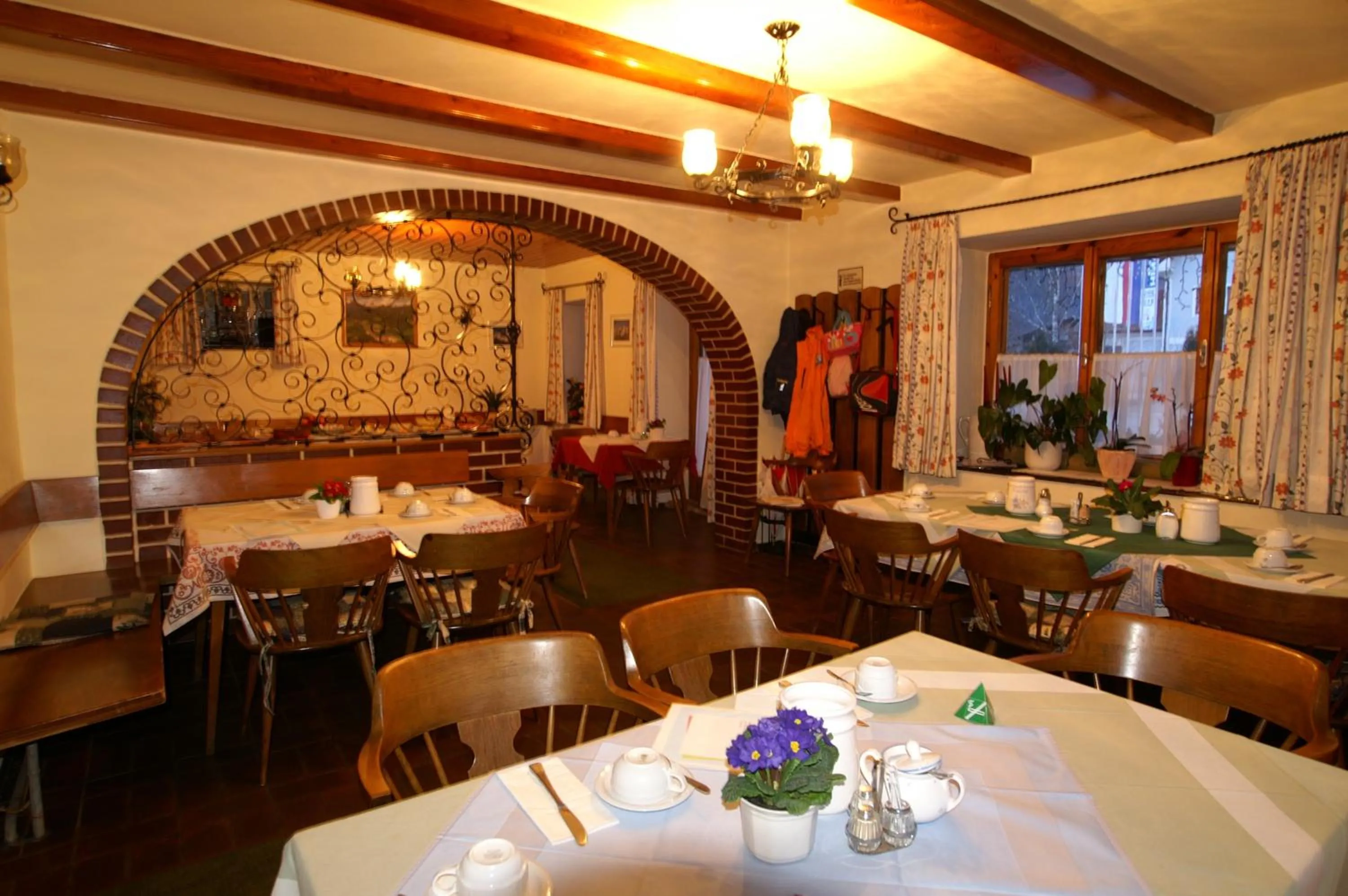 Restaurant/places to eat in Gasthof zur Post