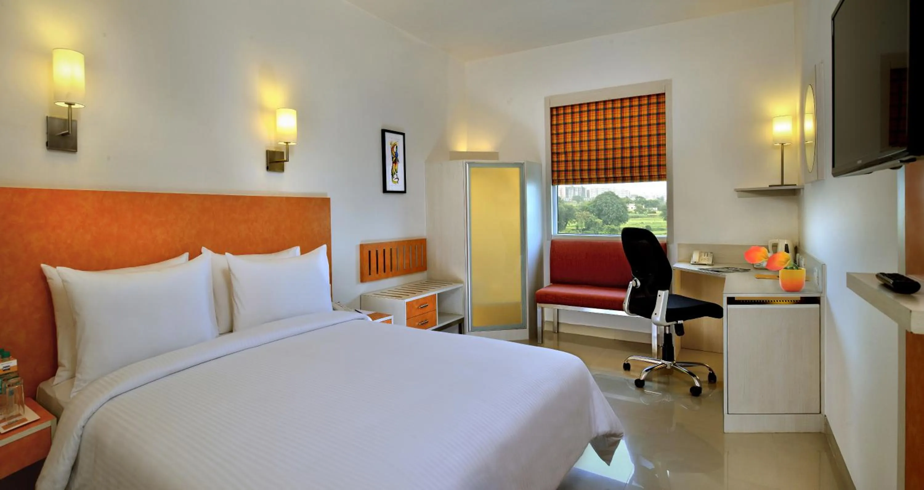 Bedroom, Bed in Red Fox by Lemon Tree Hotels, Bhiwadi
