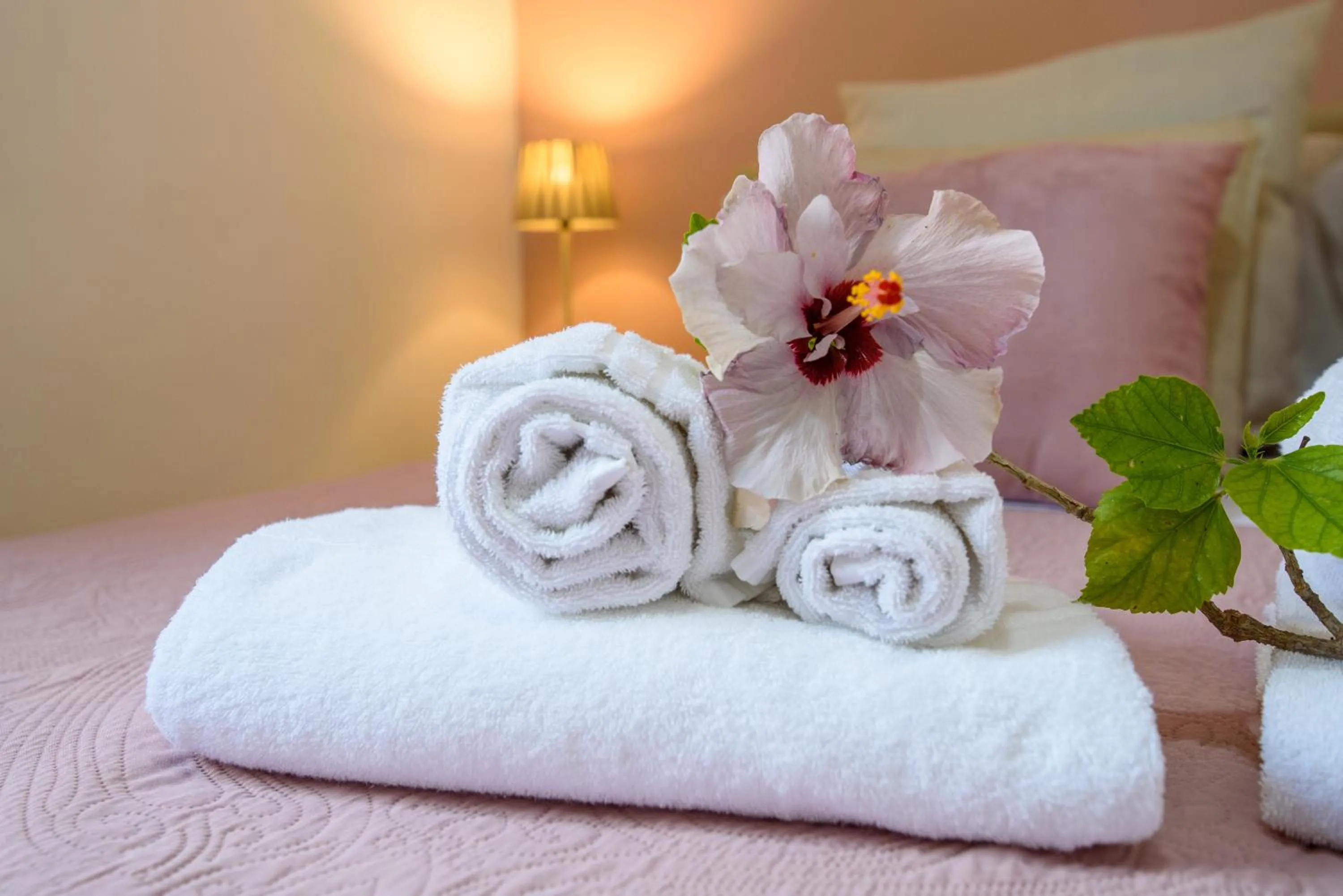 towels, Bed in Villa Megna - Green Paradise B&B