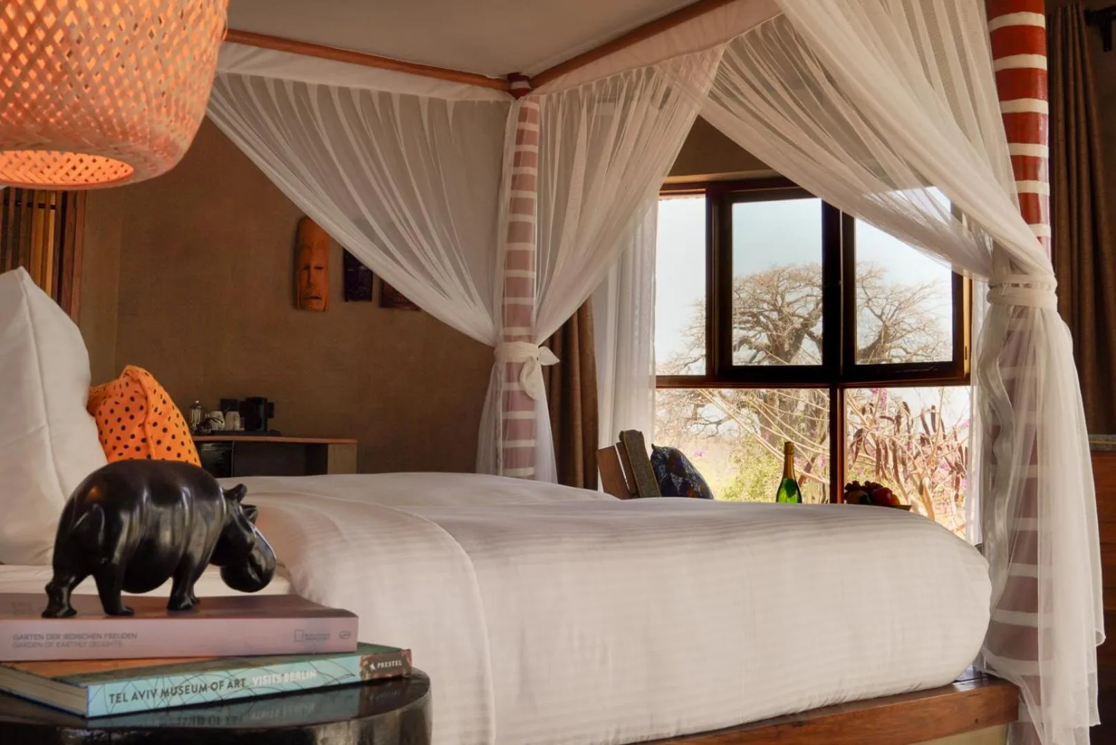 Photo of the whole room, Bed in Suricata Boma Lodge