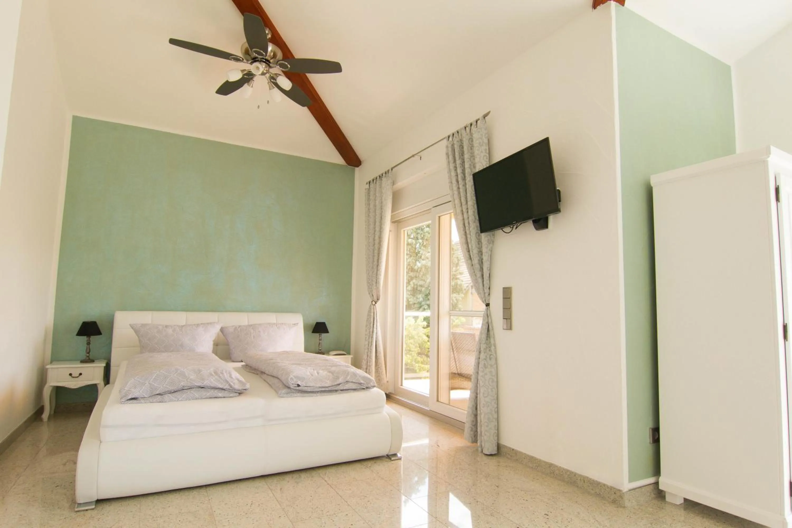 Bed in Rust-Fewo-Hotel