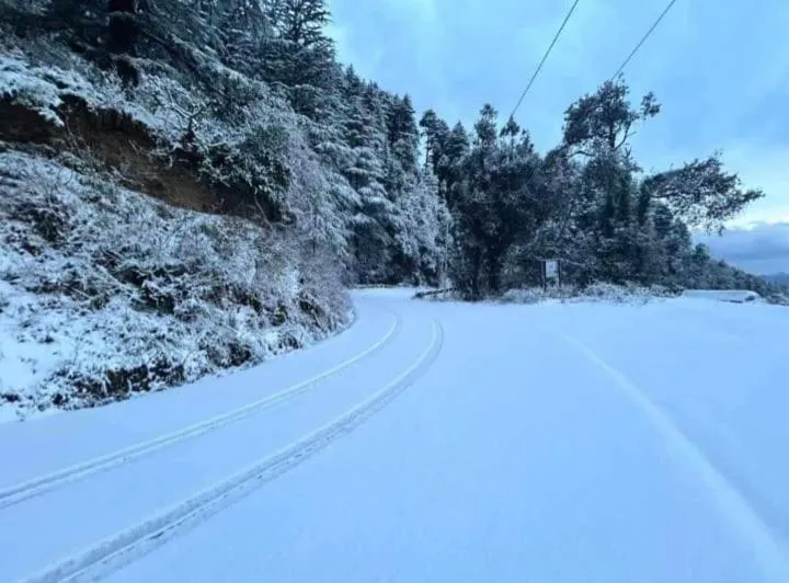 Winter in The Green Valley Resort Kanatal