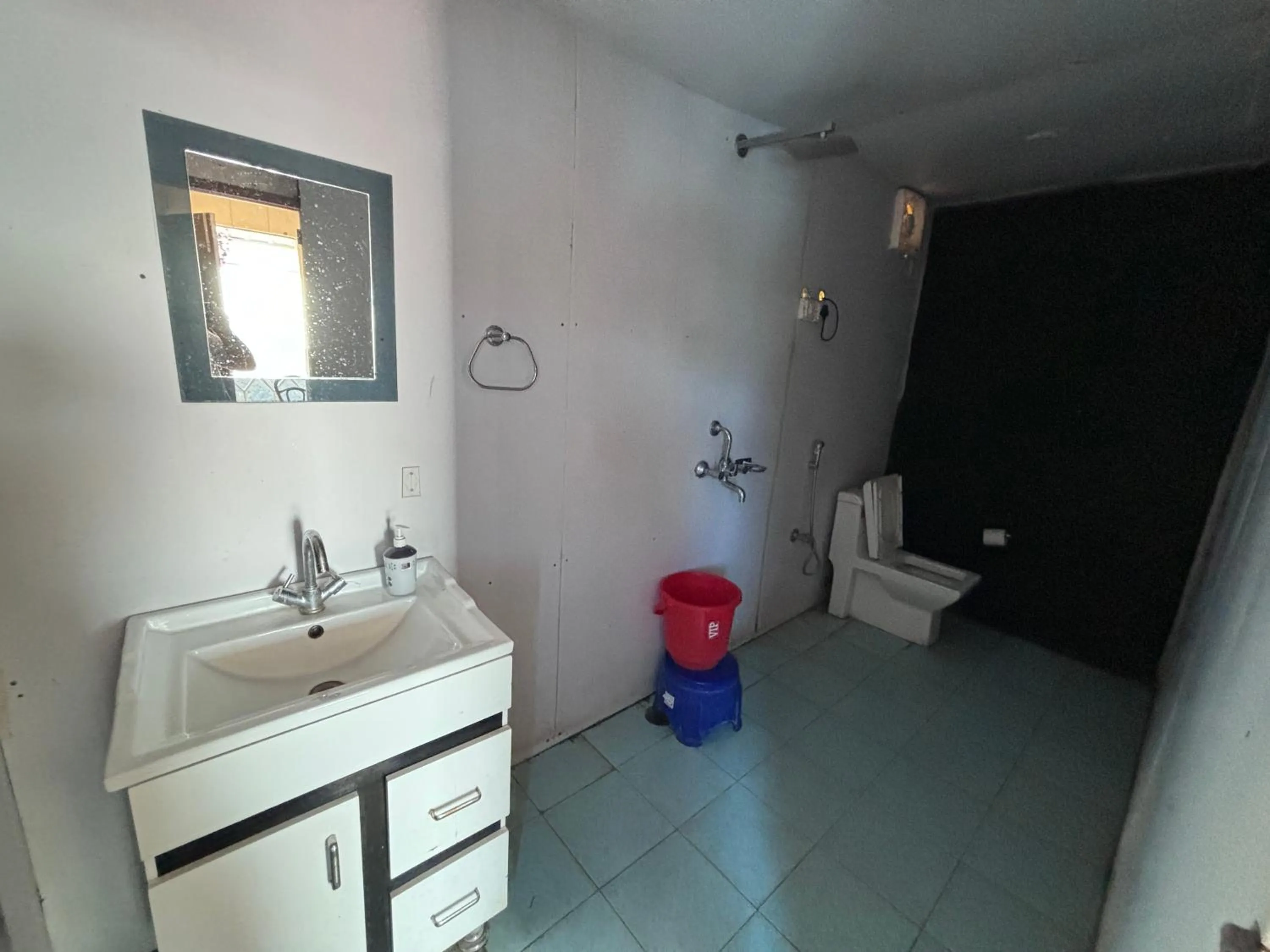 Toilet in The Green Valley Resort Kanatal