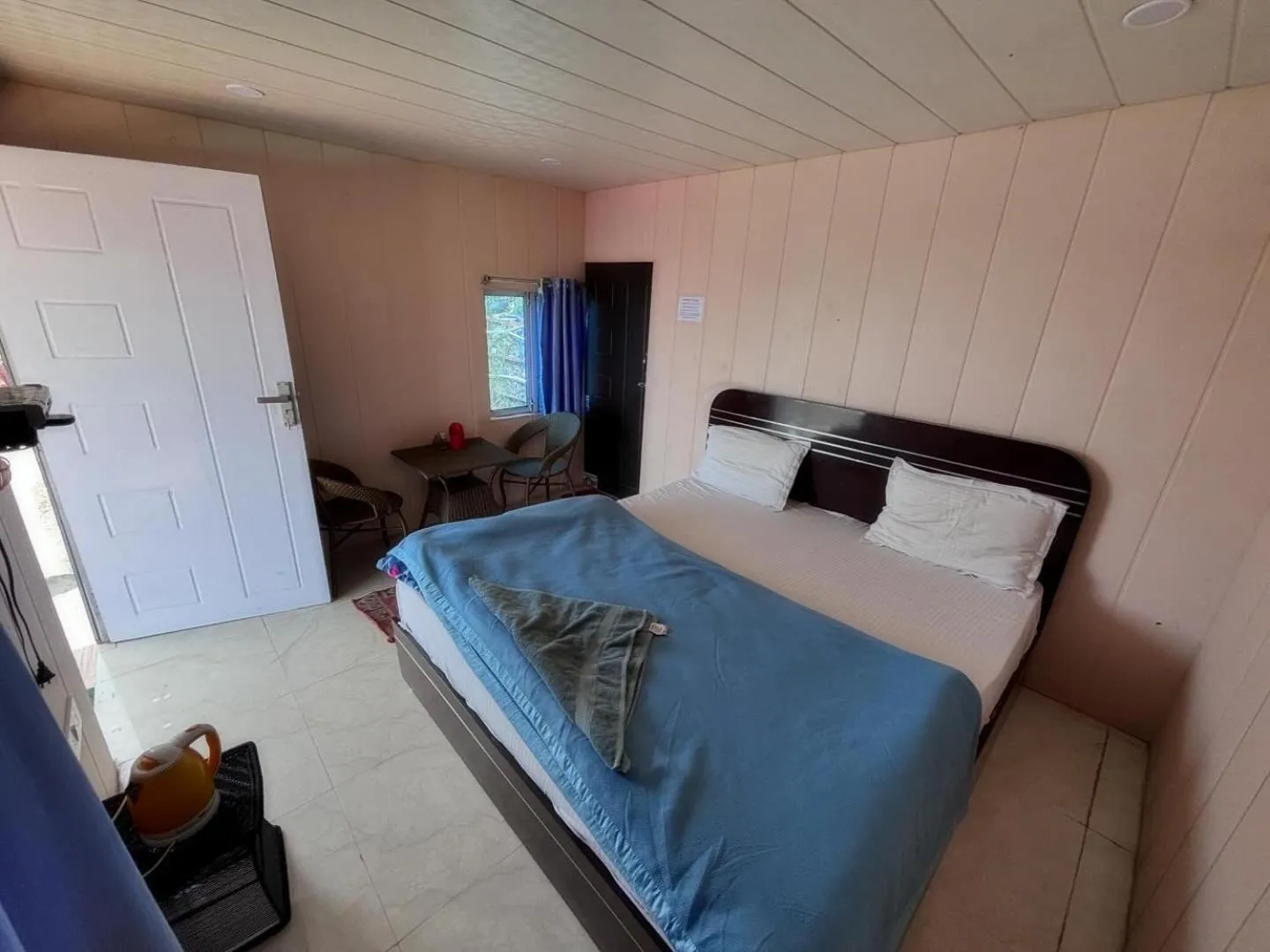 Bed in The Green Valley Resort Kanatal