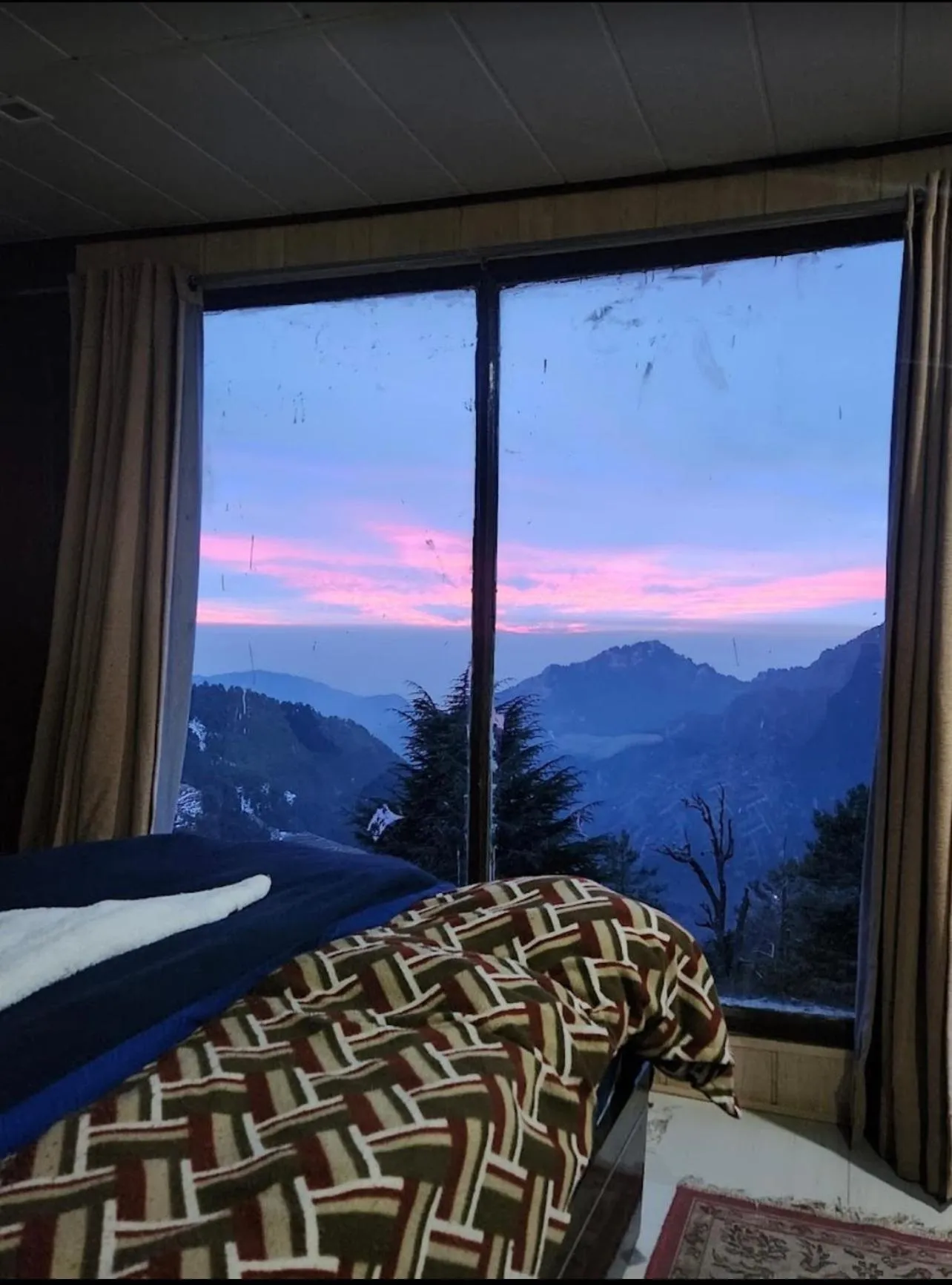 Bed in The Green Valley Resort Kanatal