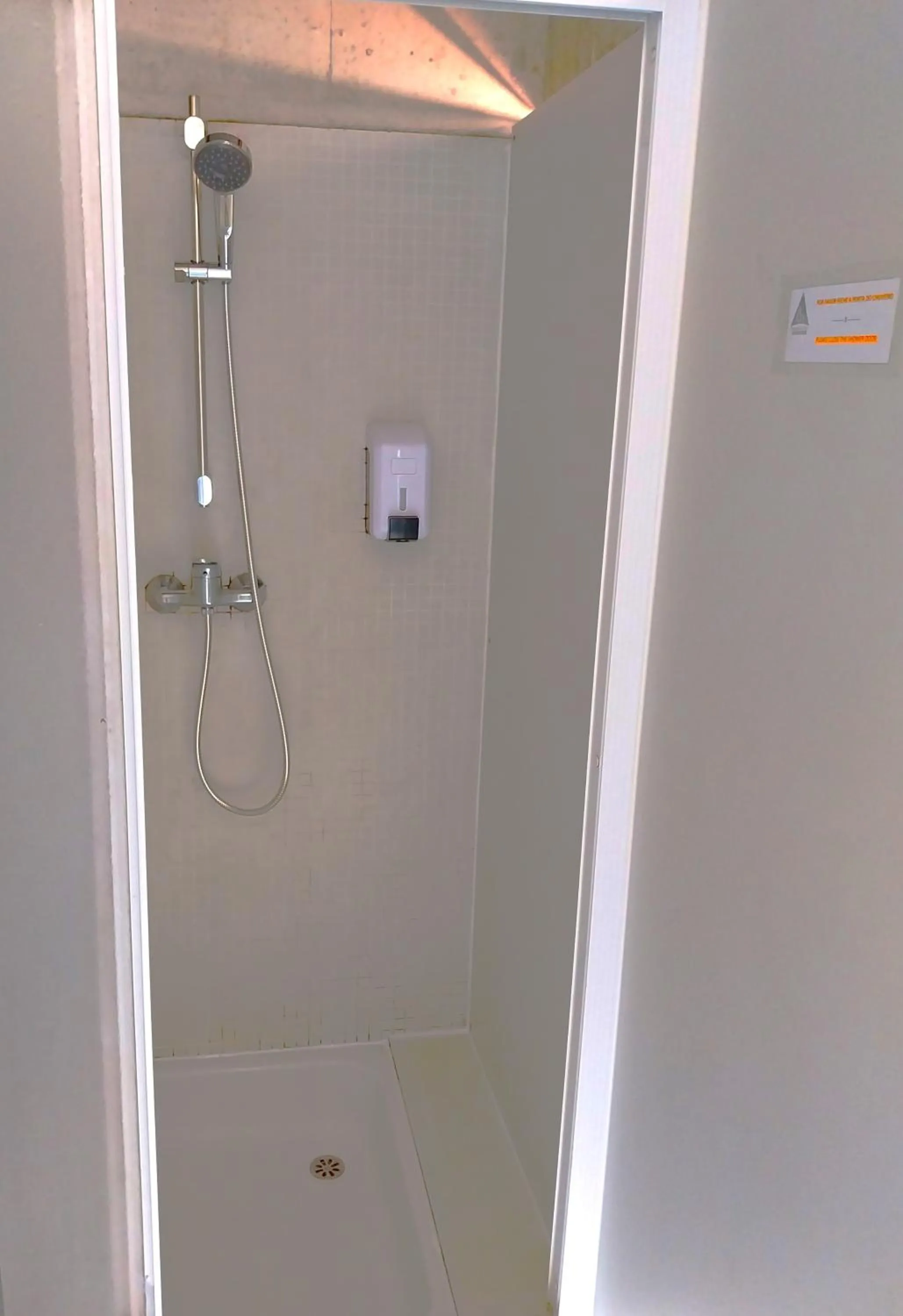 Shower in HI Ponte de Lima - Pousada de Juventude