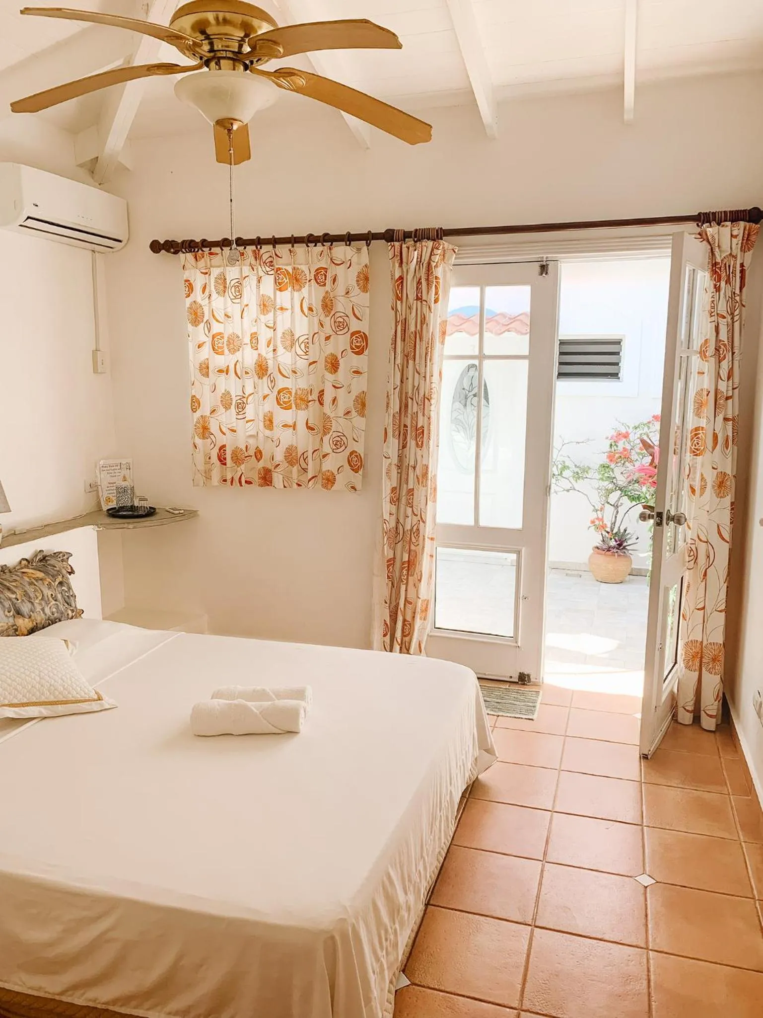 Bedroom, Bed in Brisas Doradas Beachfront Villa