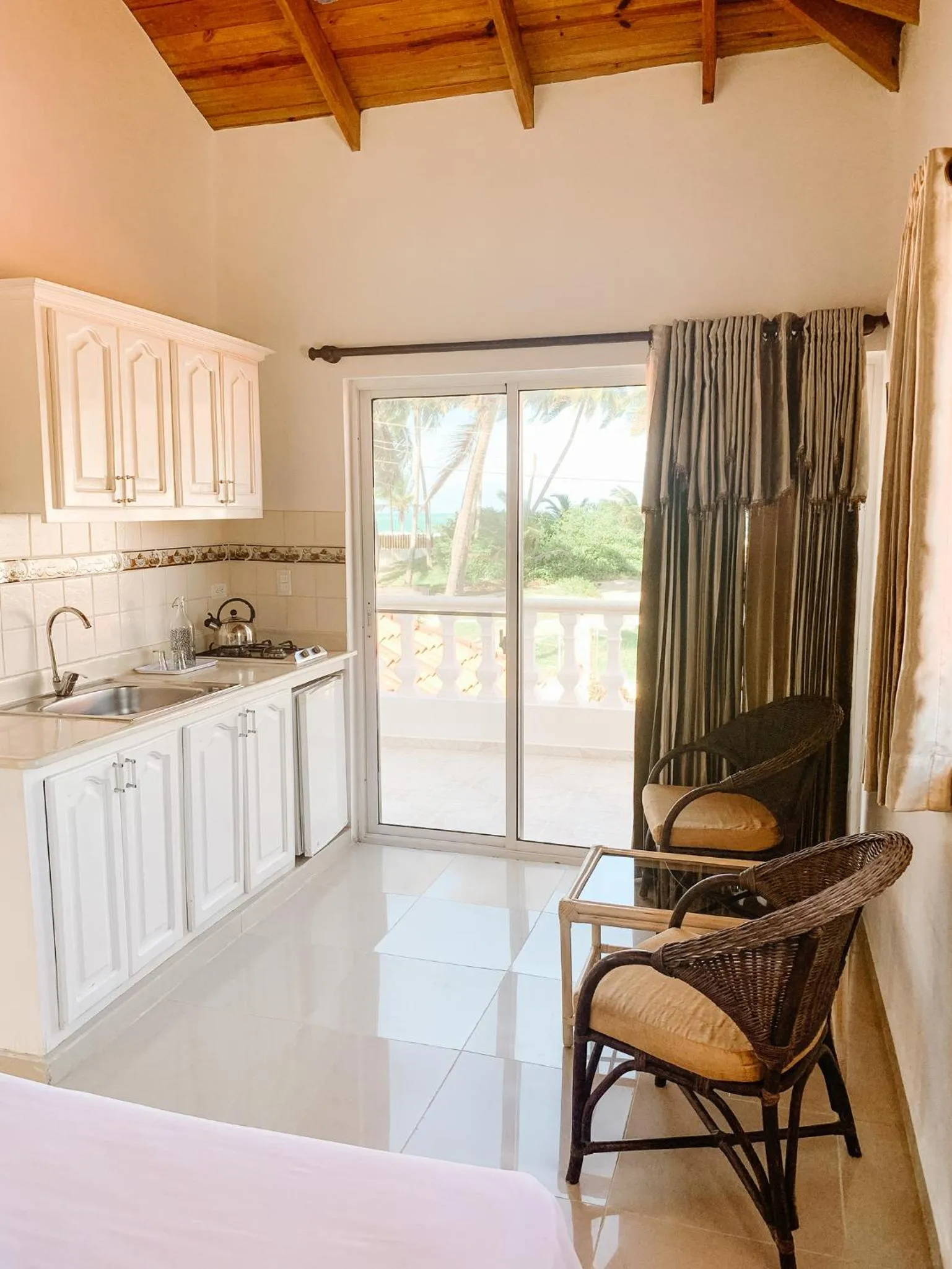 Kitchen or kitchenette in Brisas Doradas Beachfront Villa