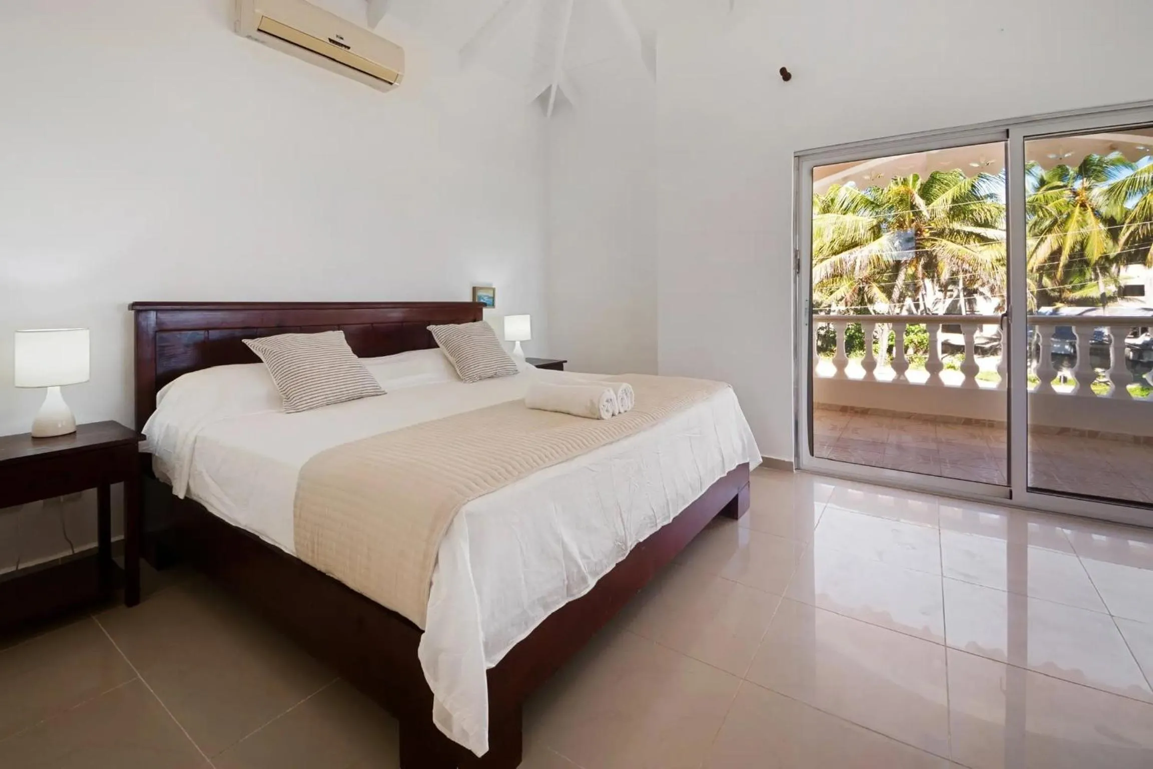 Bed in Brisas Doradas Beachfront Villa