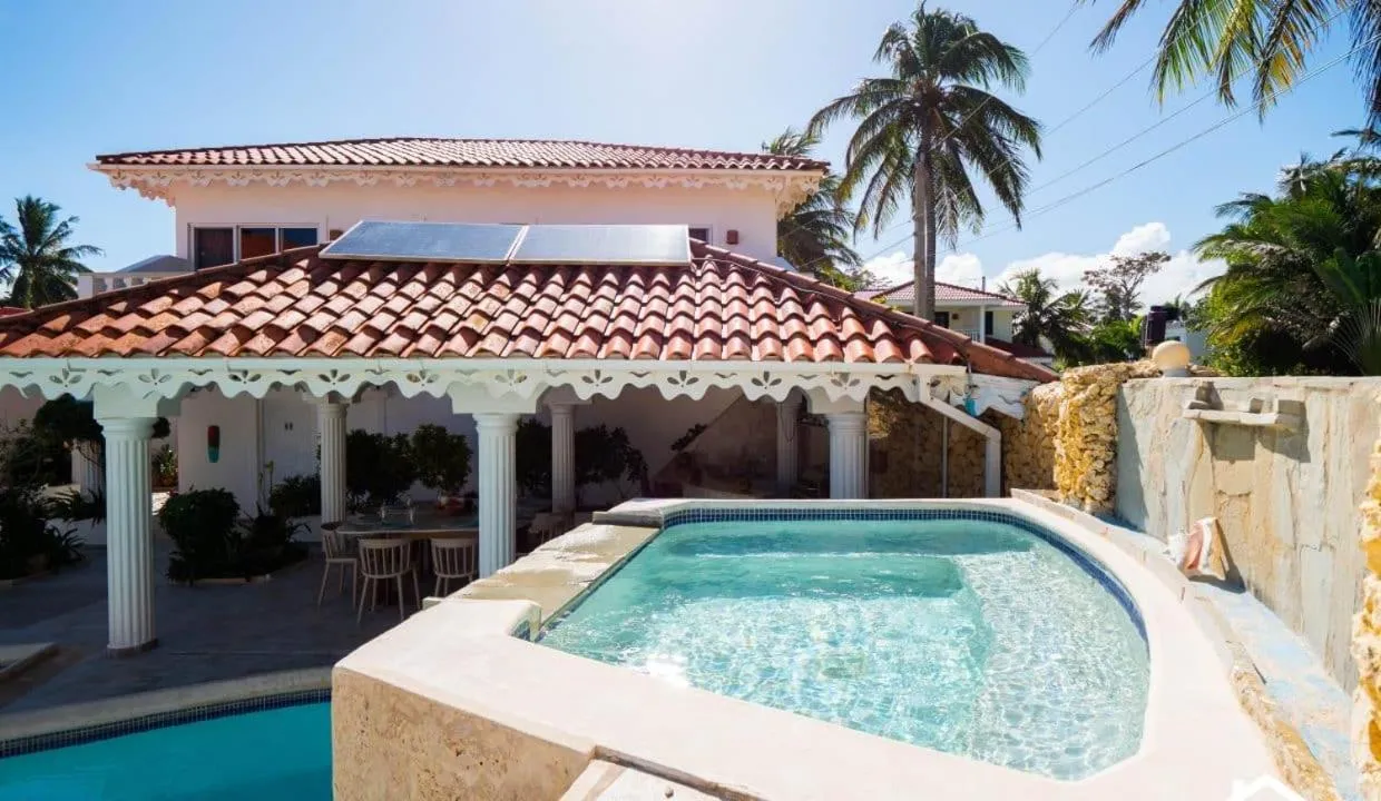 Swimming pool in Brisas Doradas Beachfront Villa